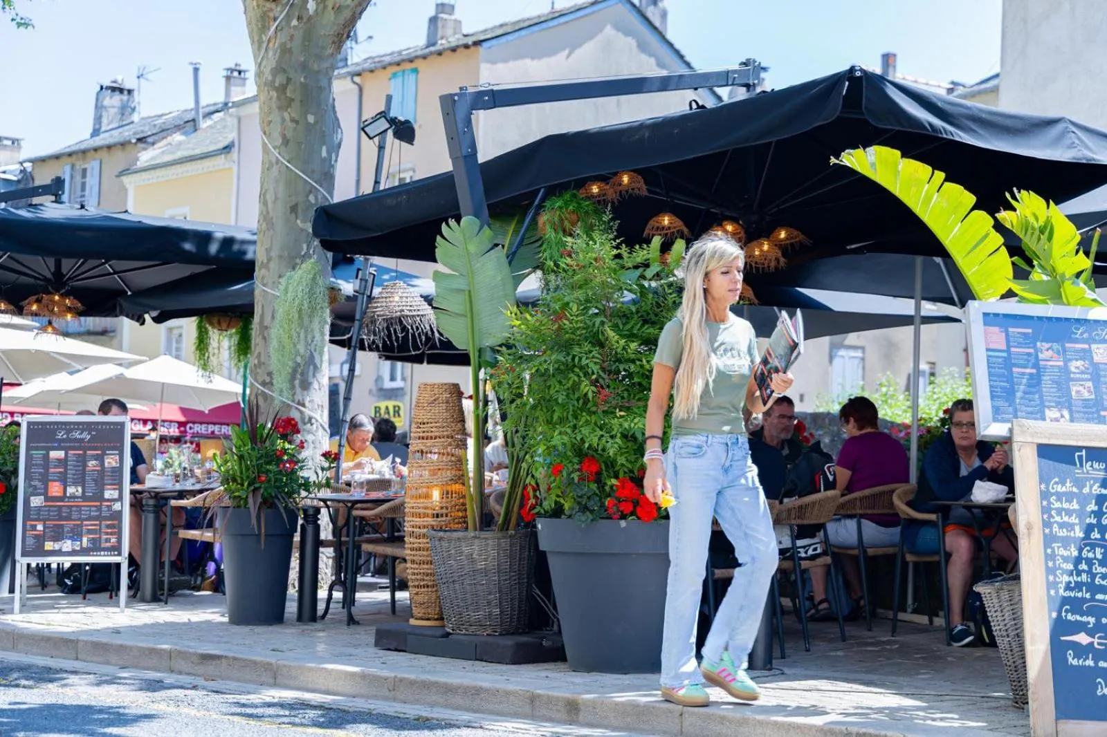 Restaurant/places to eat in Hotel Le Sully
