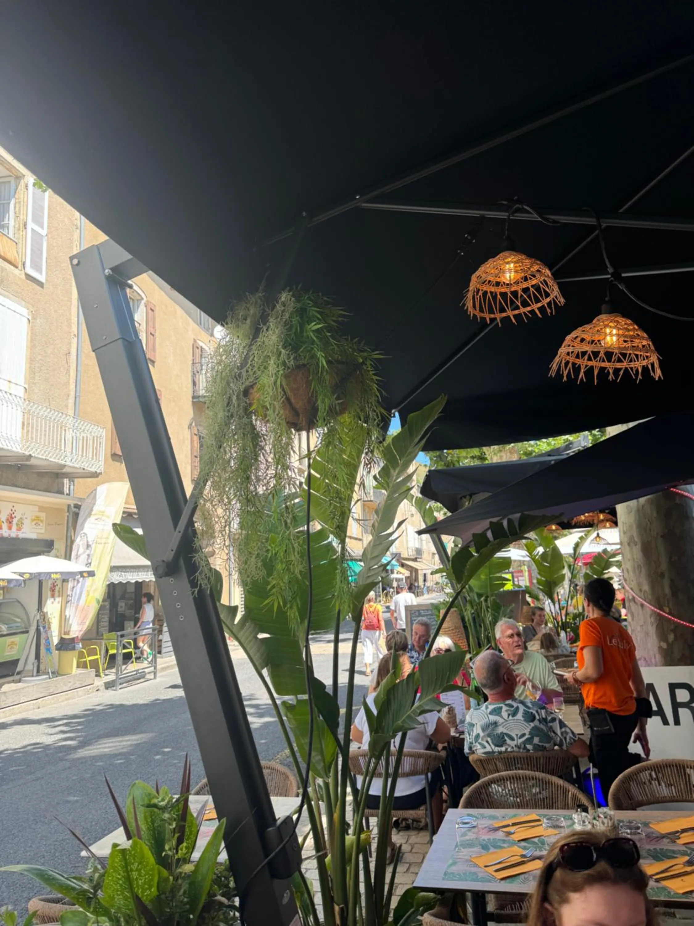 Restaurant/places to eat in Hotel Le Sully