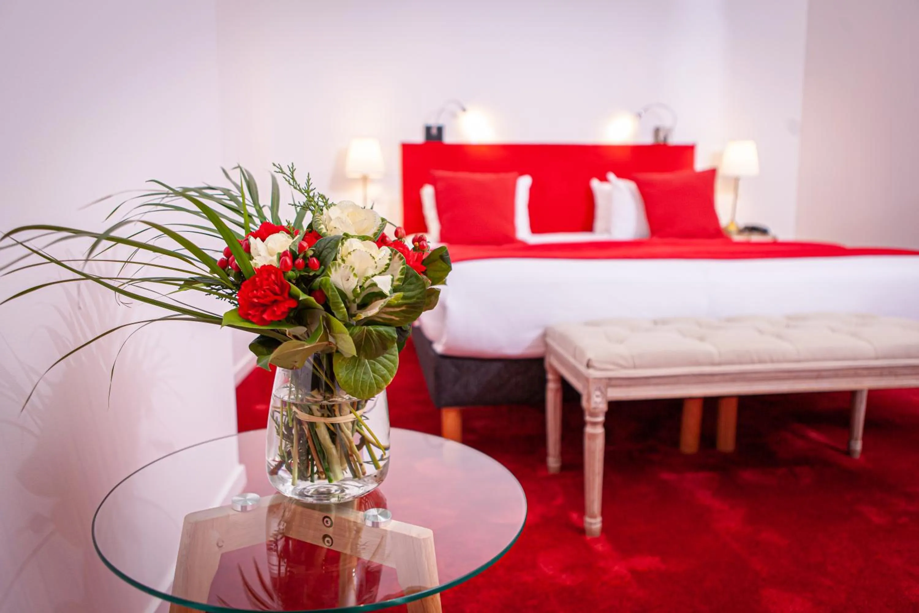 Bedroom, Bed in Hôtel Churchill Bordeaux Centre