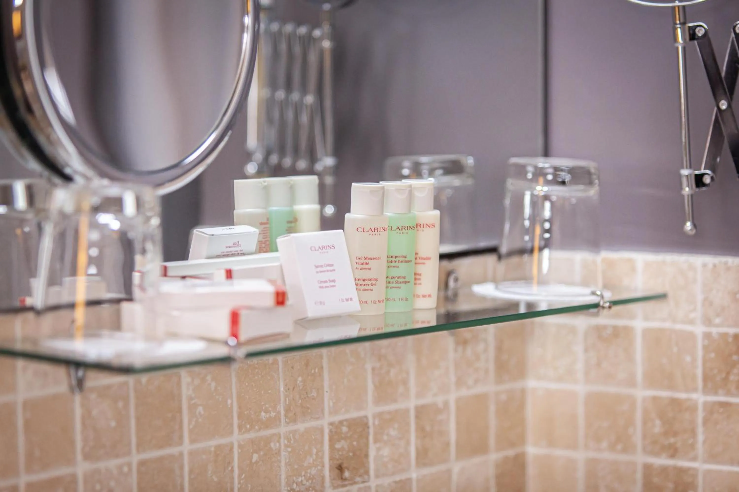 Bathroom in Hôtel Churchill Bordeaux Centre