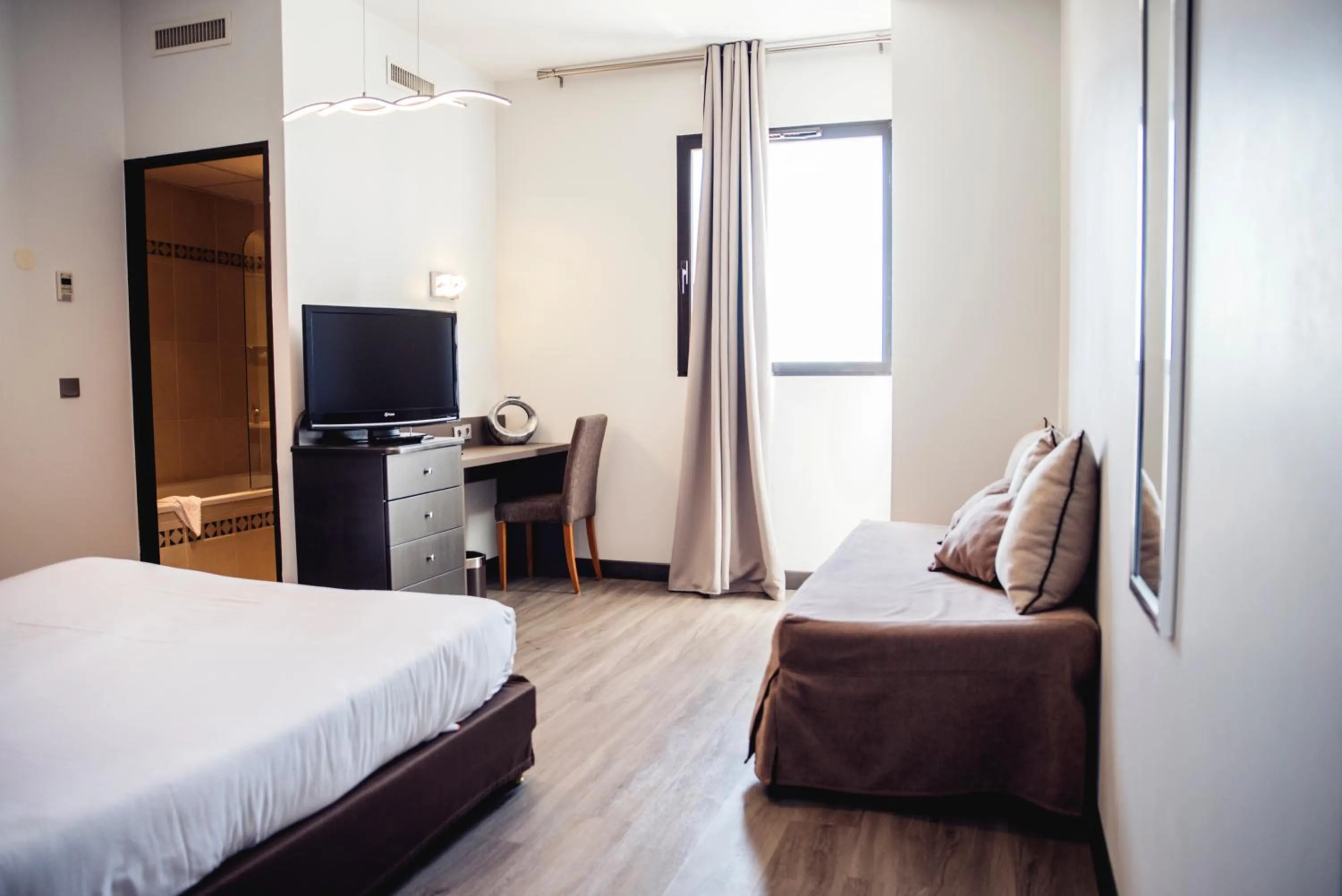 Photo of the whole room, Bed in Aeroport Hotel - Parc Expo