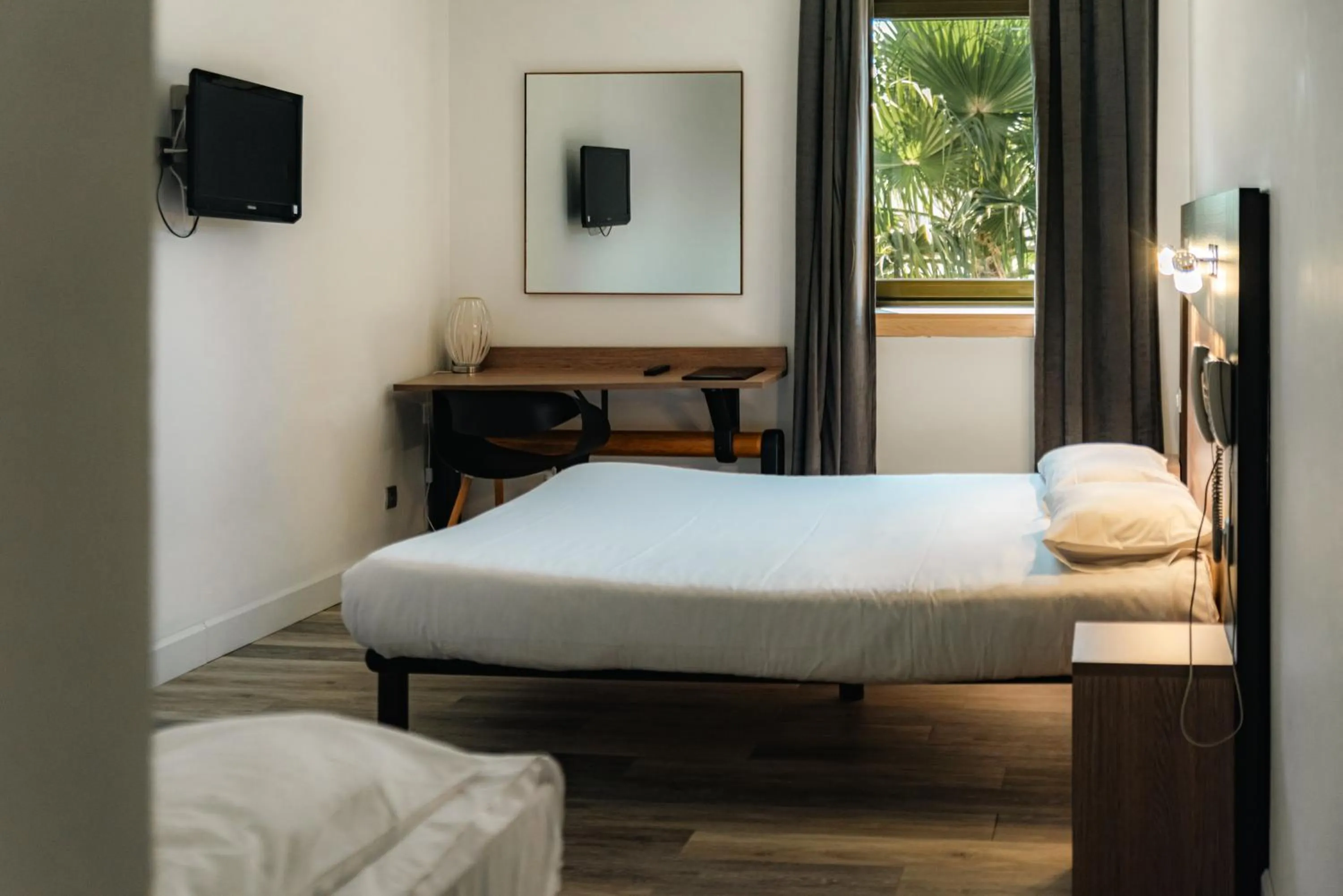 Bed in Aeroport Hotel - Parc Expo