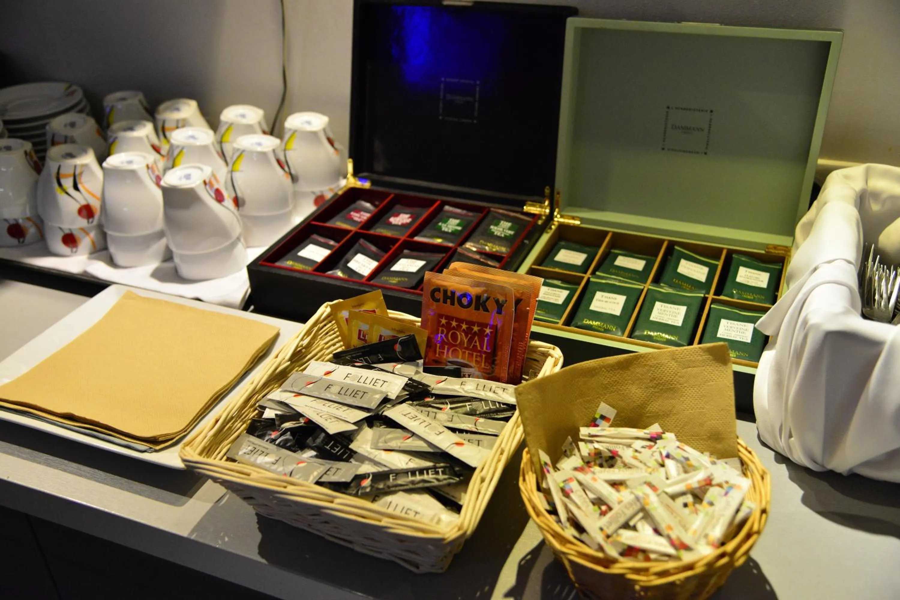 Restaurant/places to eat in Aeroport Hotel - Parc Expo