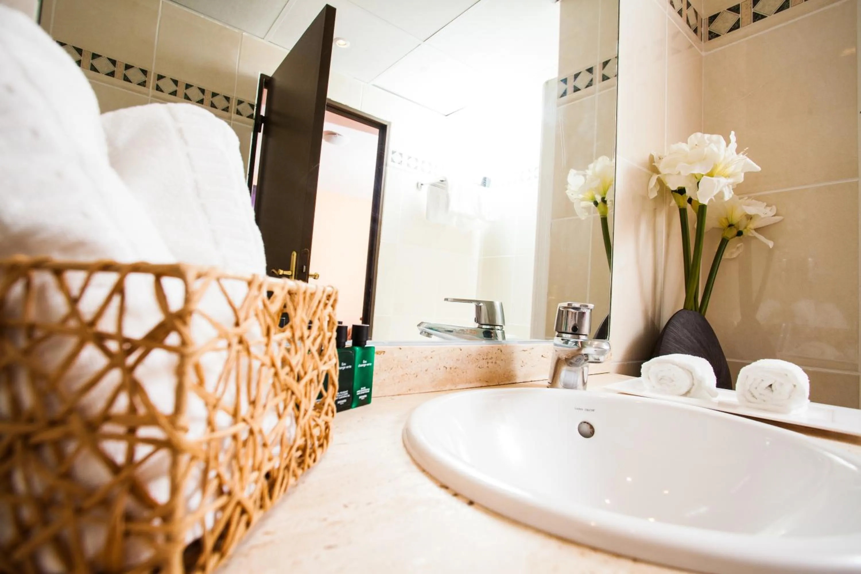 Bathroom in Aeroport Hotel - Parc Expo