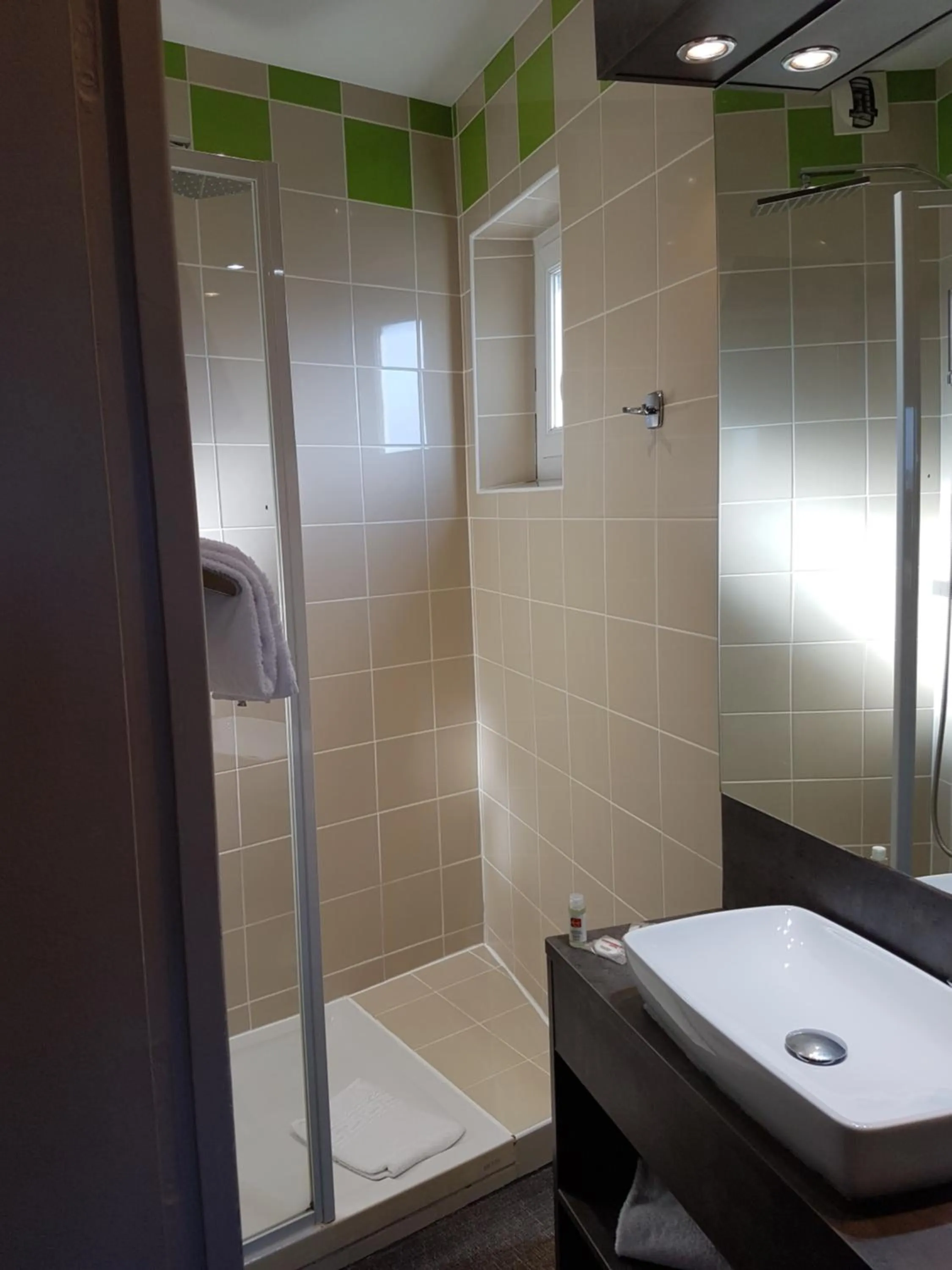 Shower in Hôtel Concorde - Rodez Centre Ville