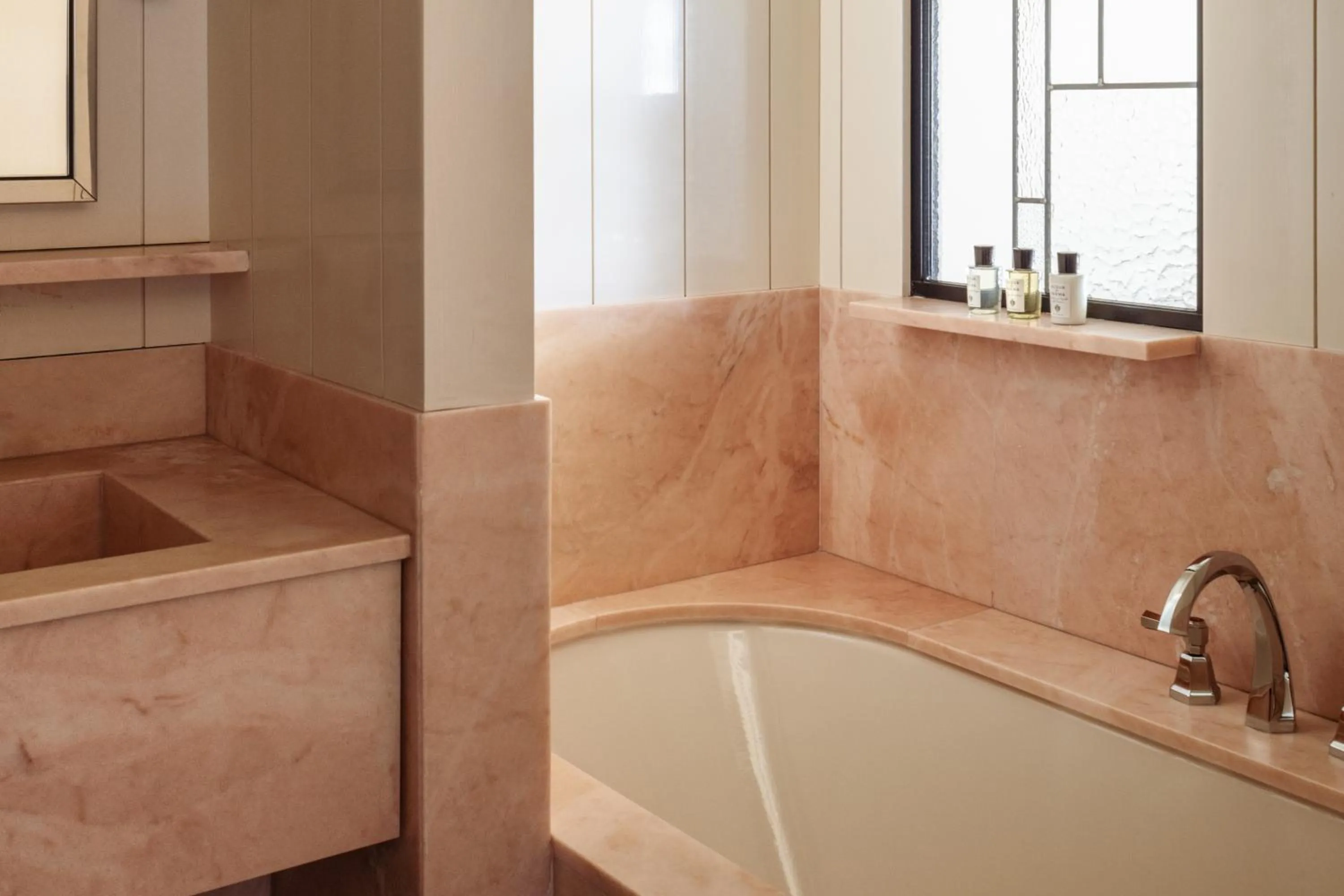 Bath in Cap d'Antibes Beach Hotel