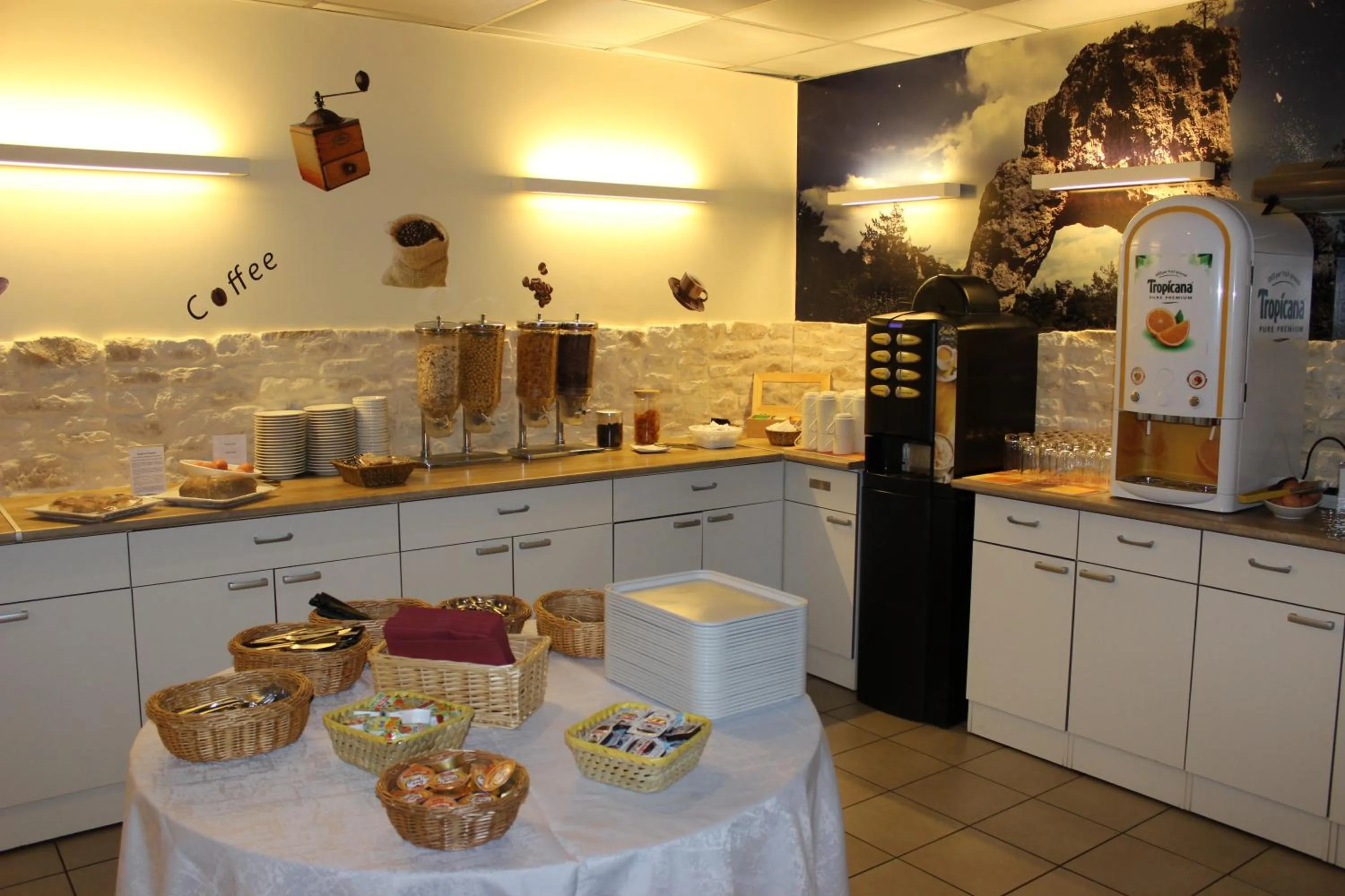 Restaurant/places to eat in Domaine Saint Estève