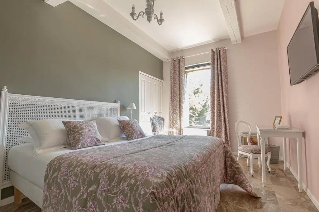 Bed in Le Relais Des Chartreuses