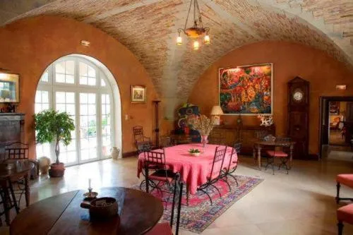 Restaurant/places to eat in Domaine du Grand Malherbes