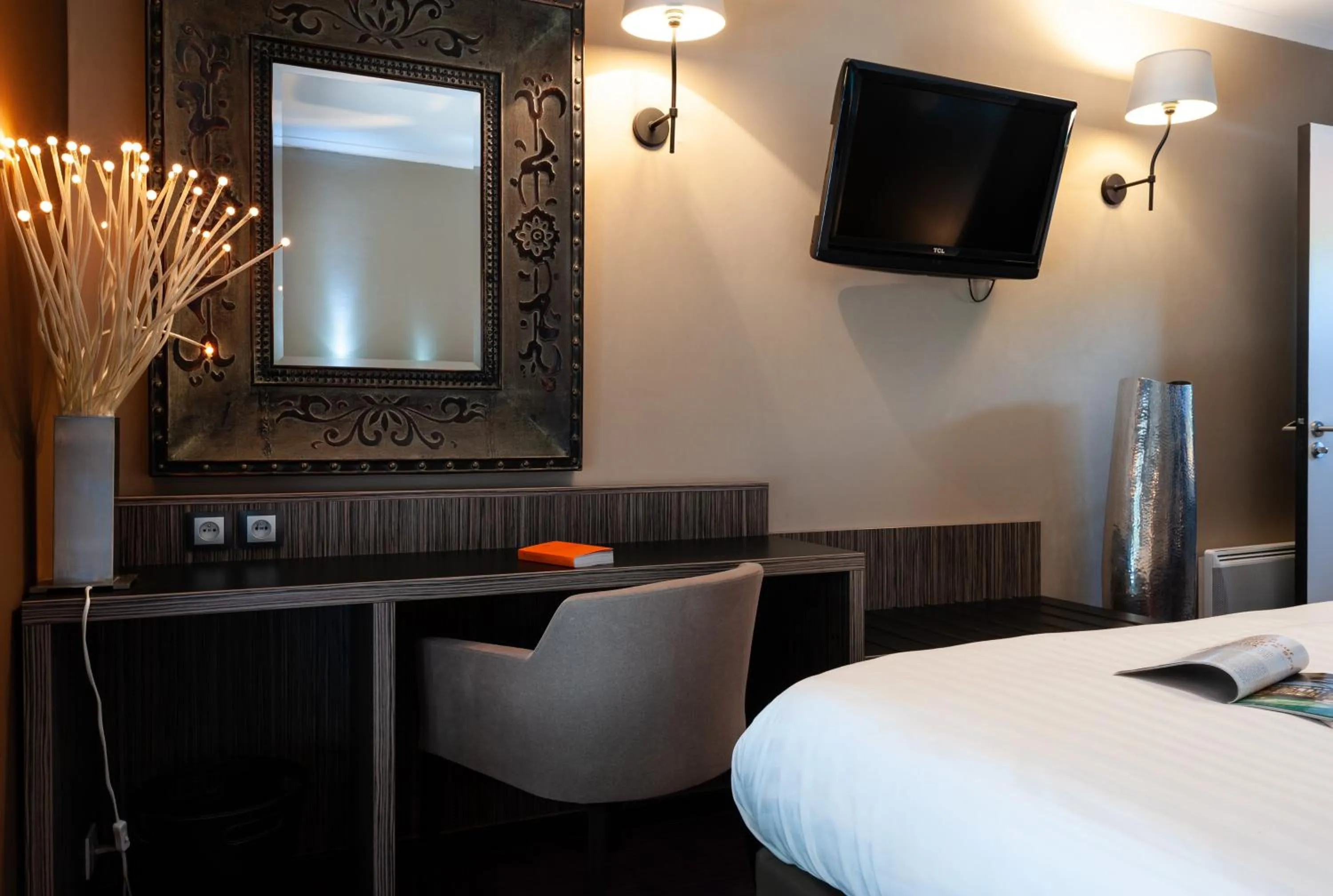 Photo of the whole room, Bed in Hôtel La Gentilhommière