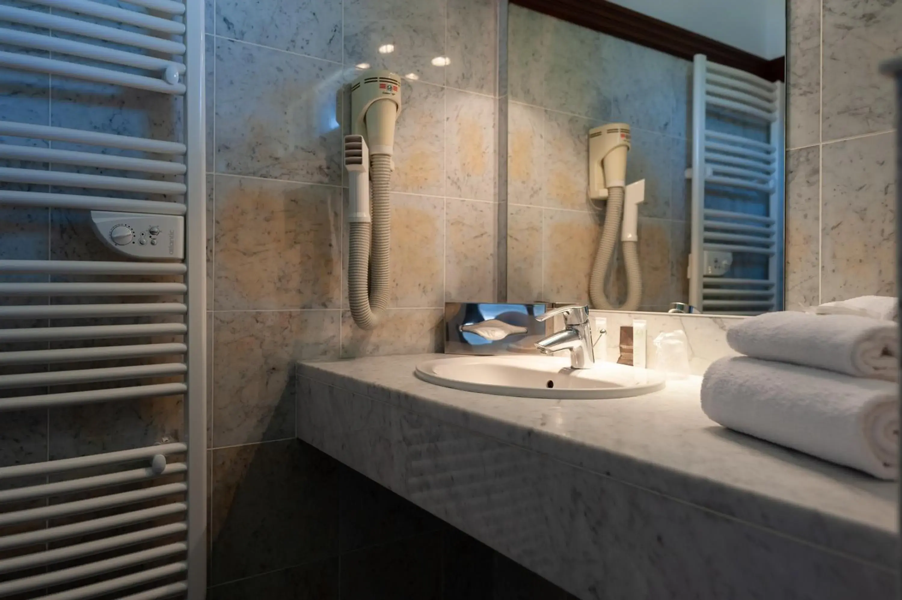 Twin Room in Hôtel La Gentilhommière Twin Room in Hôtel La Gentilhommière