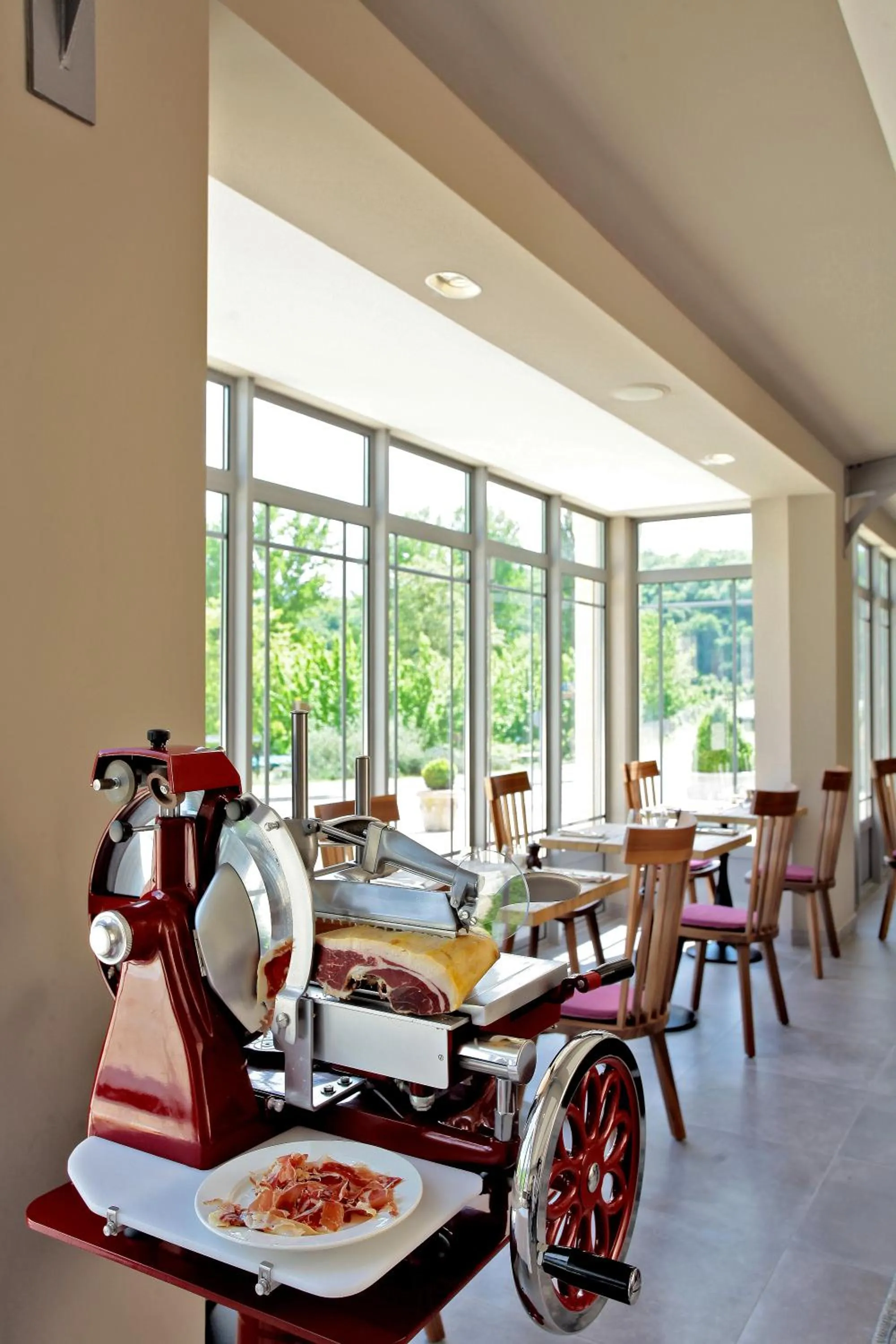 Restaurant/places to eat in Les Glycines - Hôtel & Spa - Teritoria