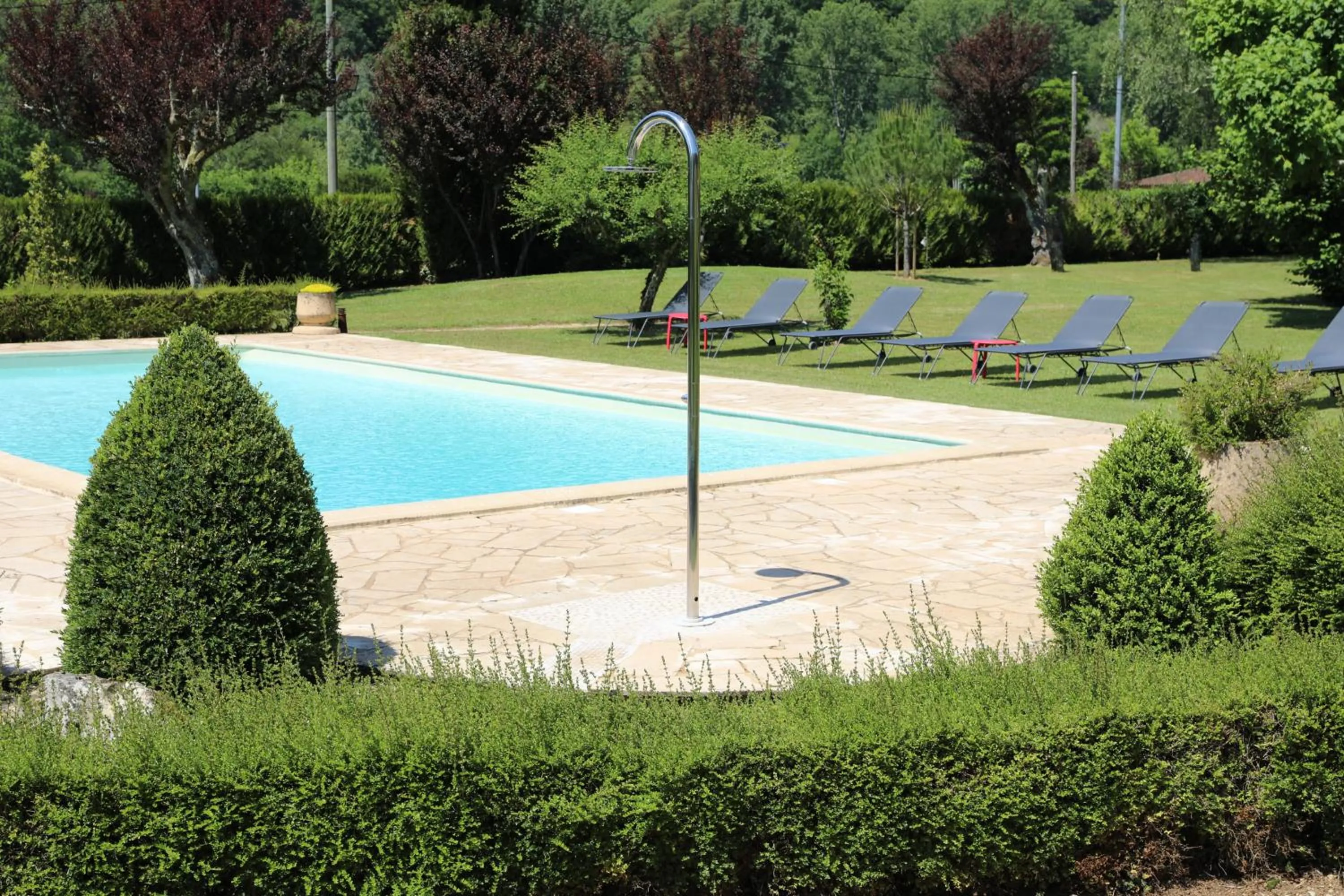 Swimming pool in Les Glycines - Hôtel & Spa - Teritoria