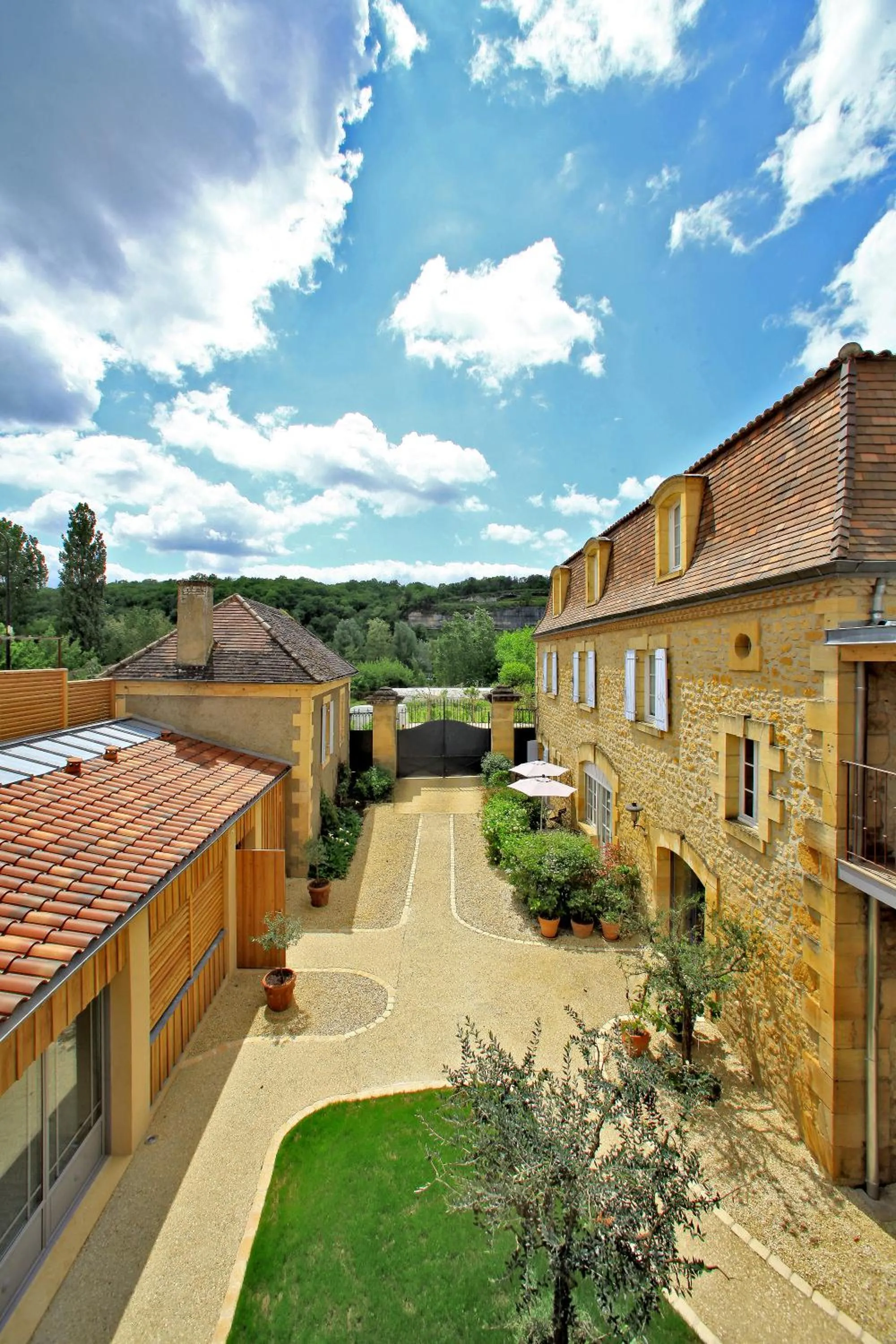 Property building in Les Glycines - Hôtel & Spa - Teritoria