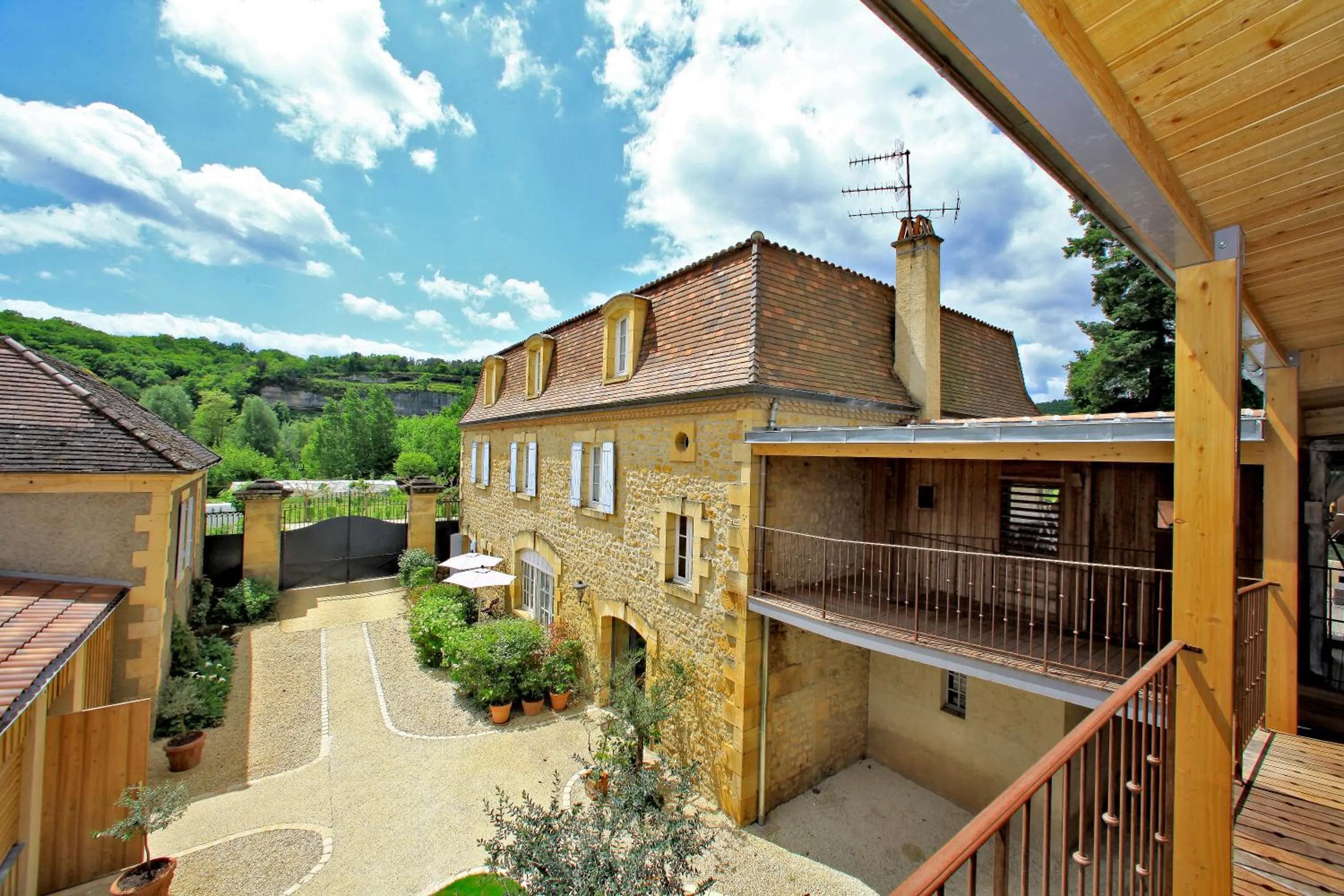 Property building in Les Glycines - Hôtel & Spa - Teritoria