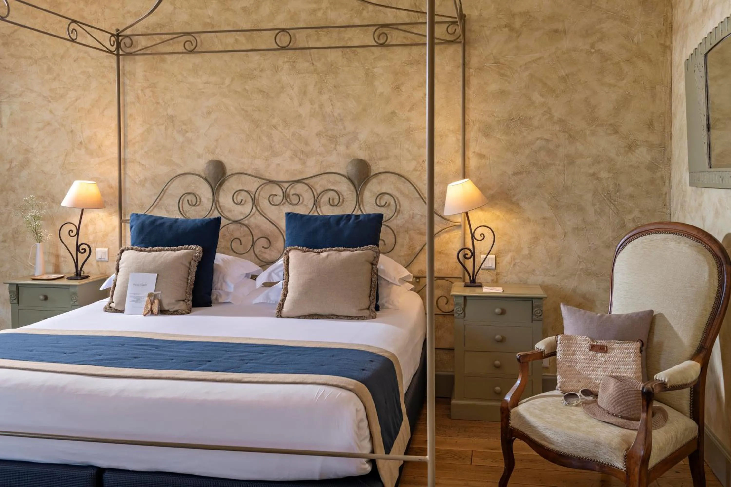 Balcony/Terrace, Bed in Mas de l'Oulivié