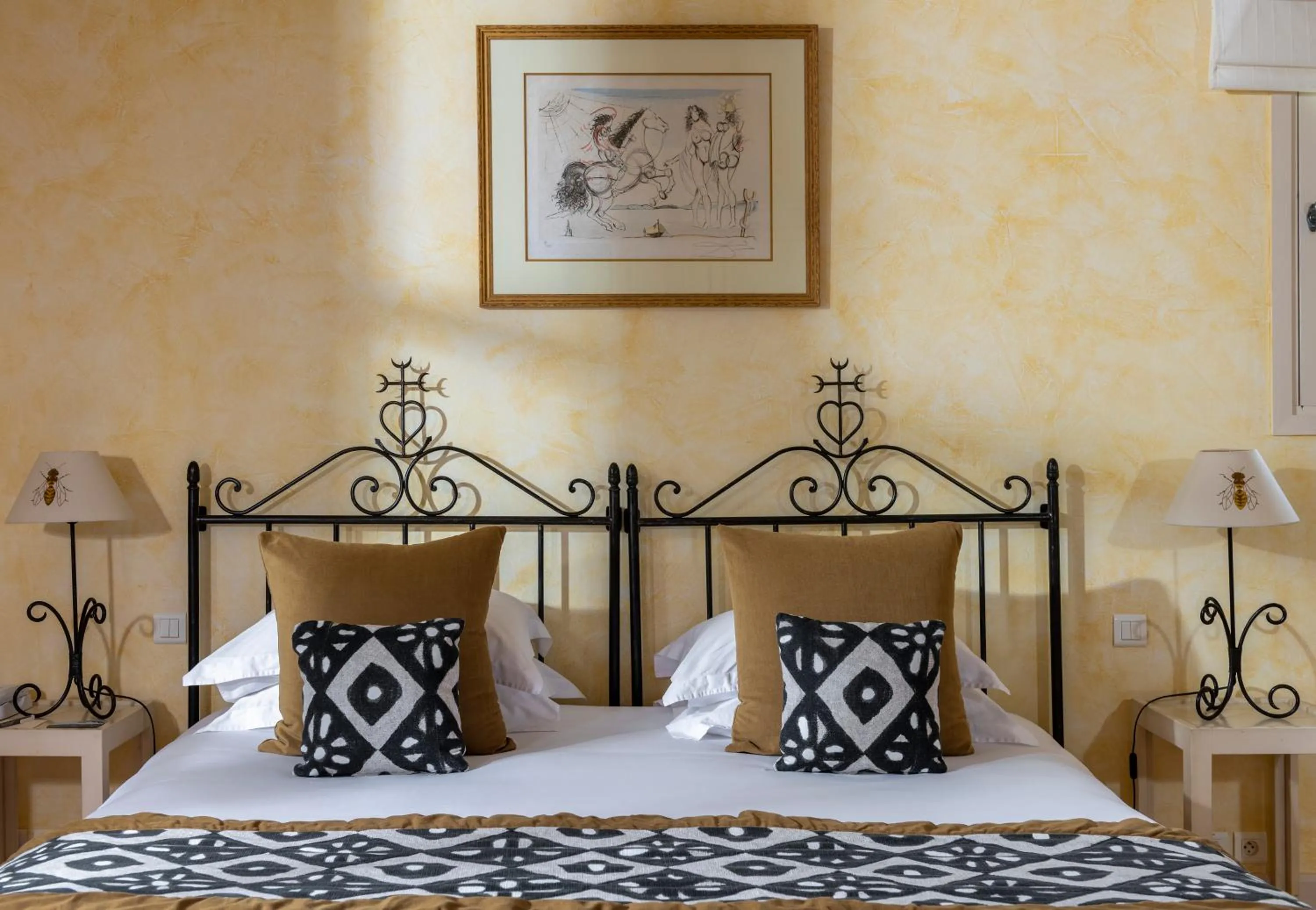 Decorative detail, Bed in Mas de l'Oulivié