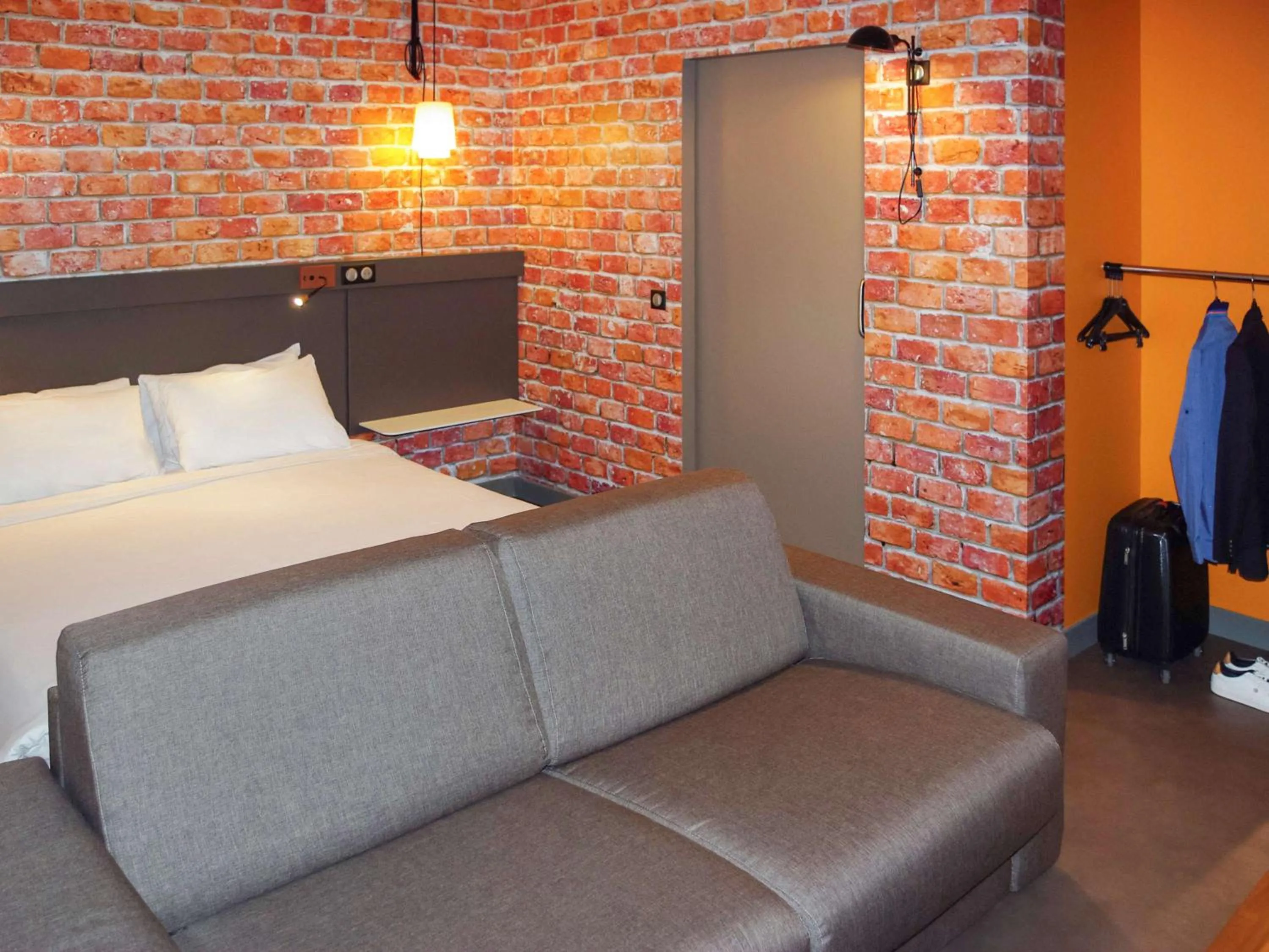 Photo of the whole room, Bed in greet hotel Paris Nord 18è