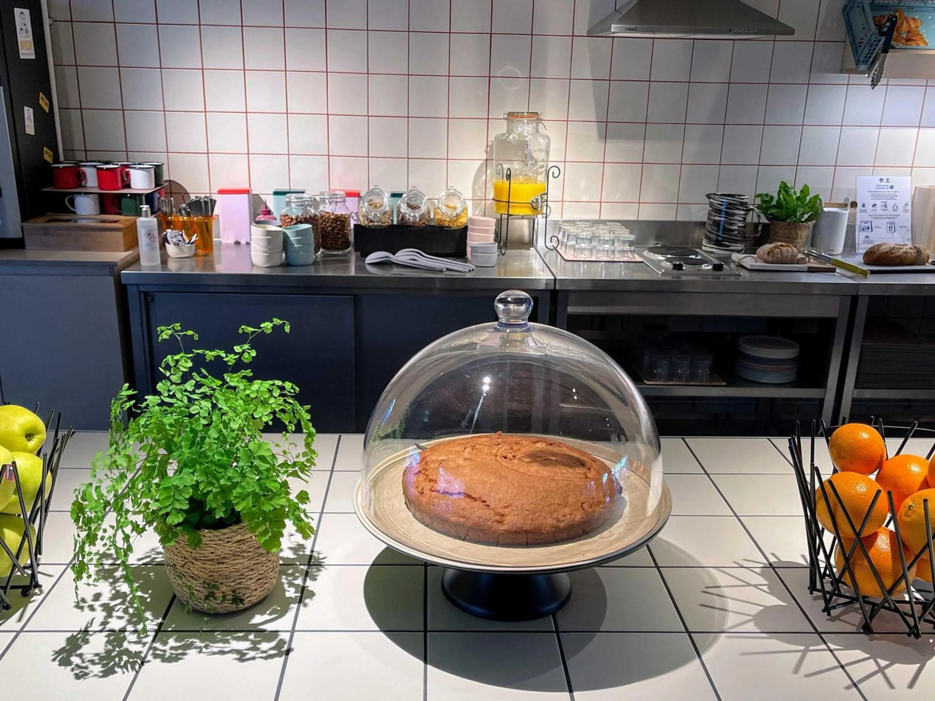 Breakfast in Greet Hotel Paris porte de la Chapelle - Aréna