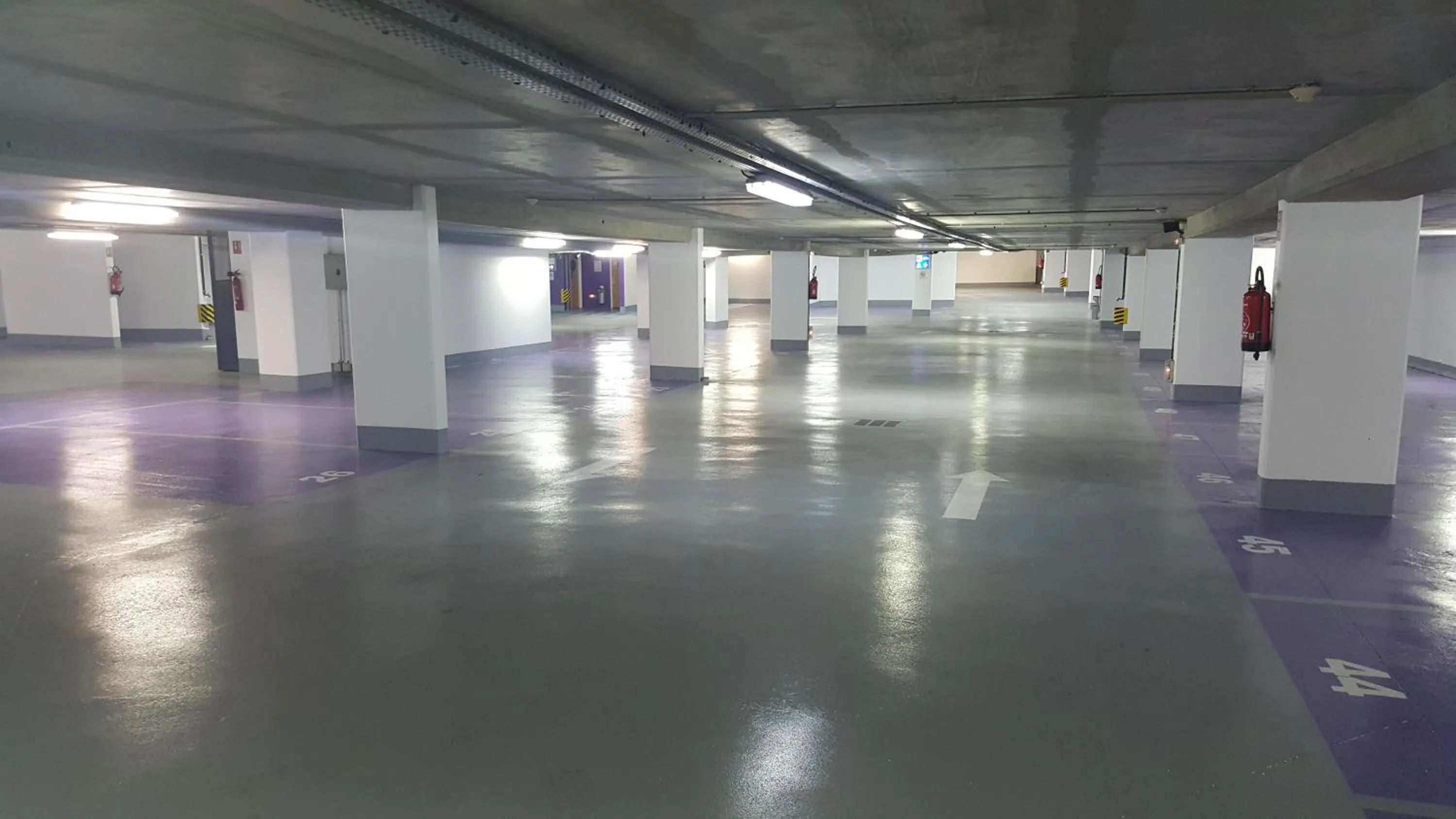 Parking in Greet Hotel Paris porte de la Chapelle - Aréna