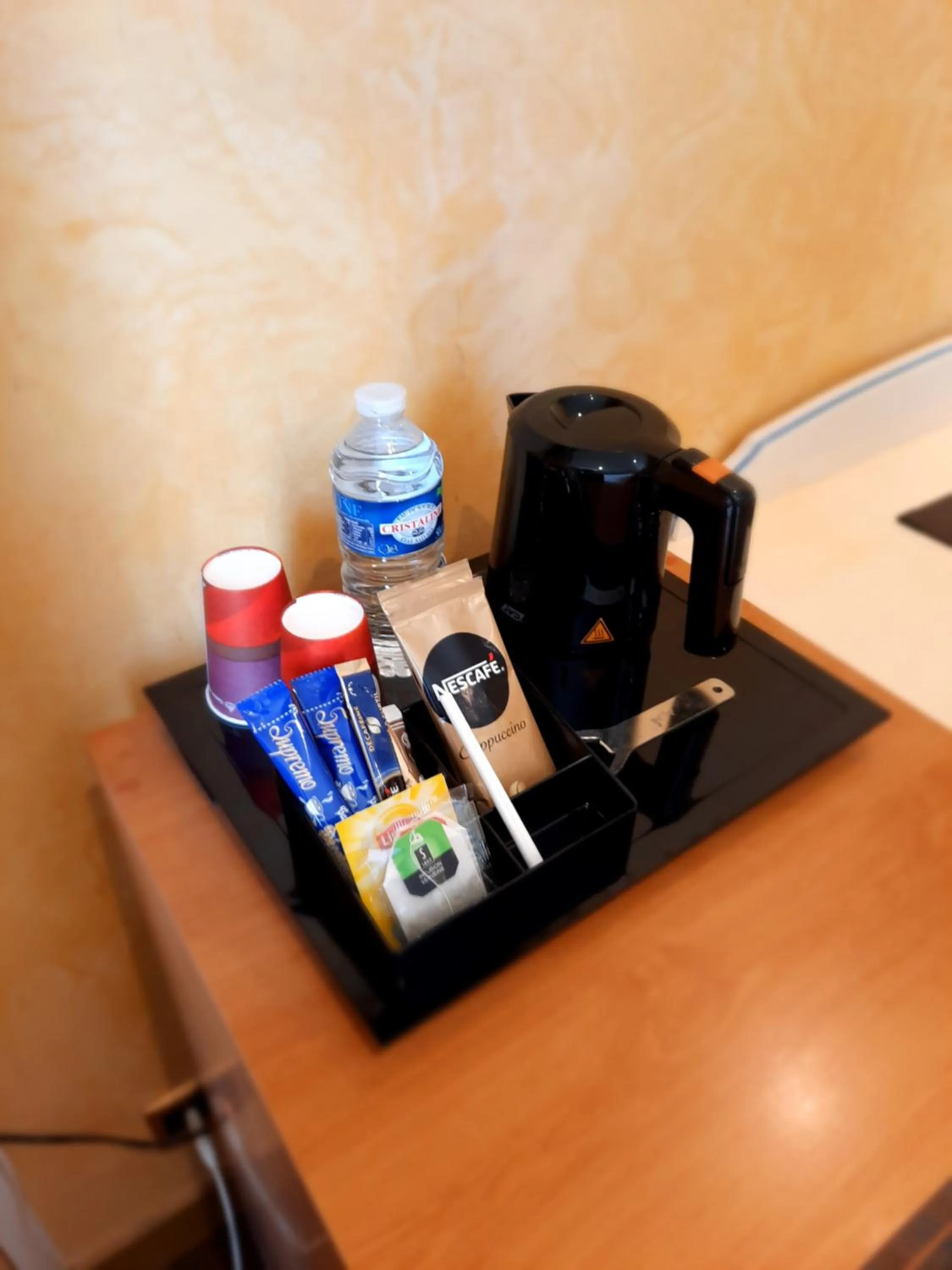 Coffee/tea facilities in Logis Hôtel restaurant LE MEDICIS