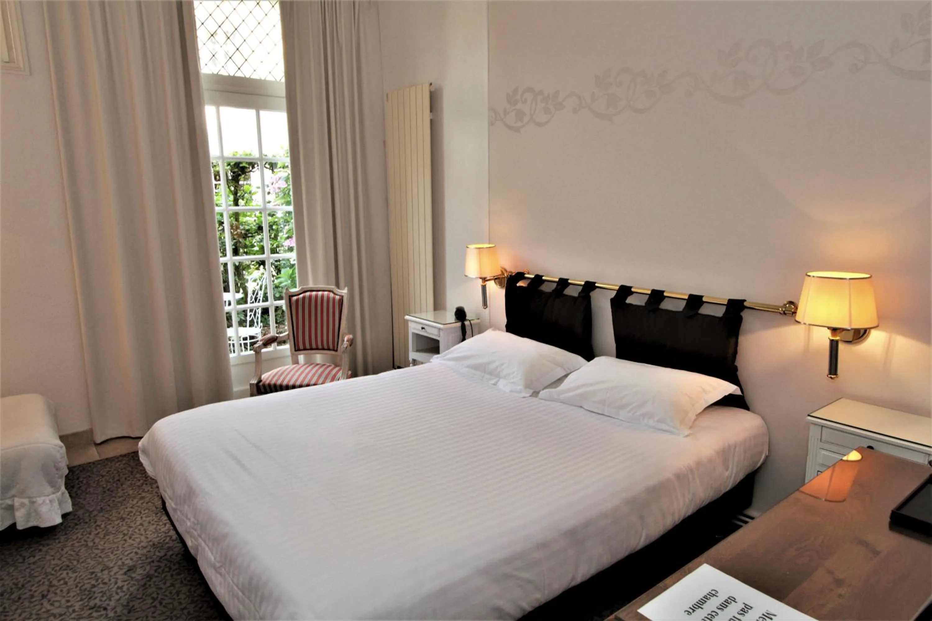 Bed in Hôtel Le Régent