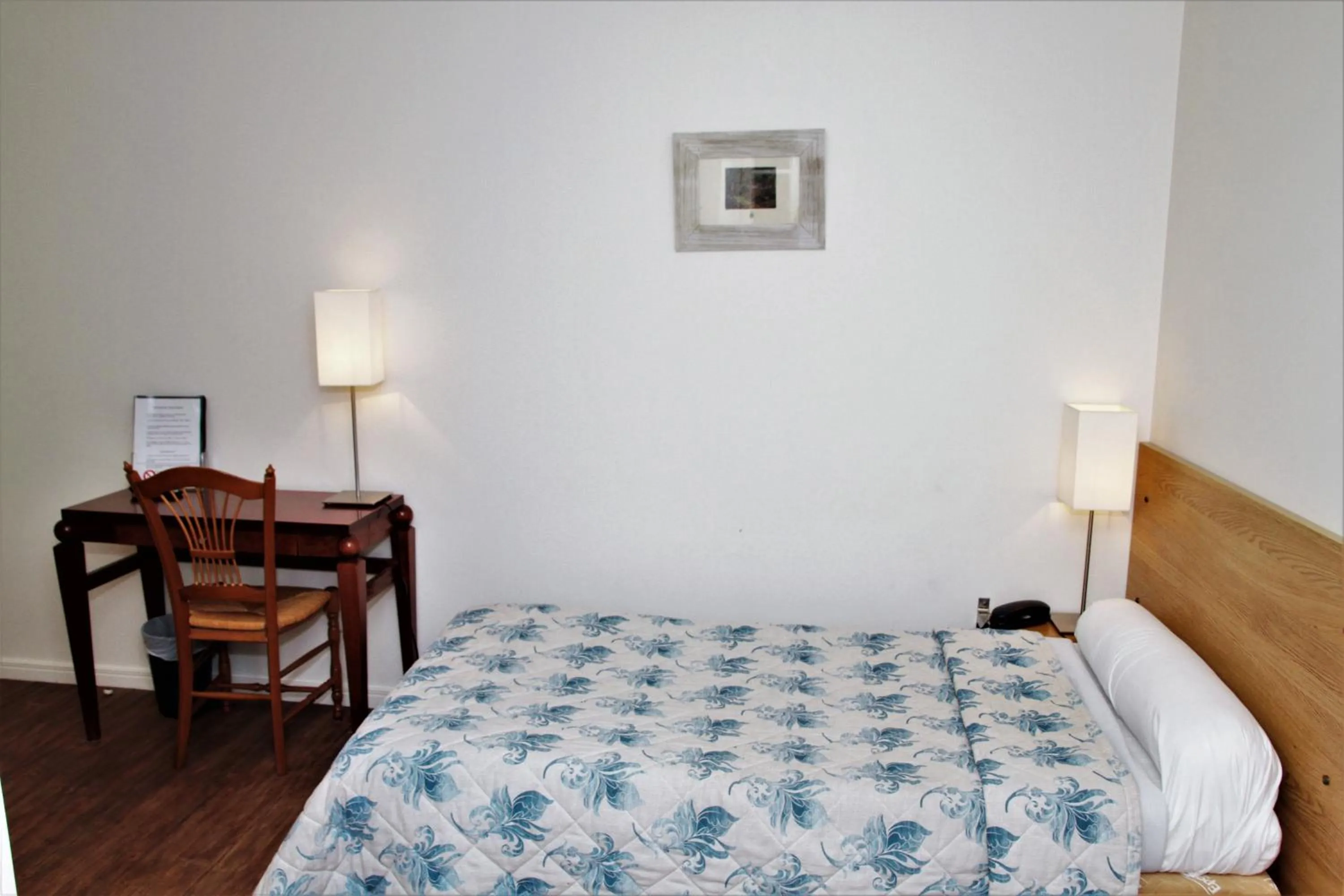 Bed in Hôtel Le Régent