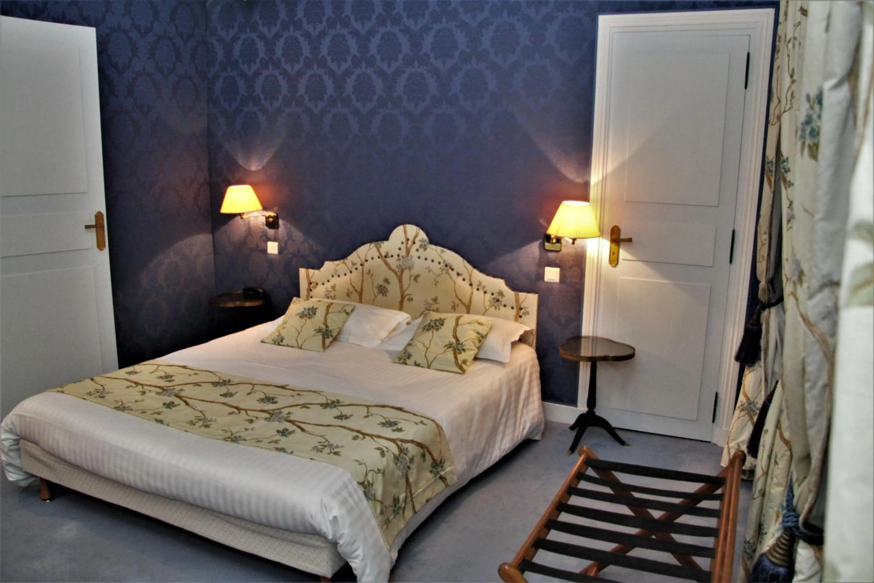 Bed in Hôtel Le Régent