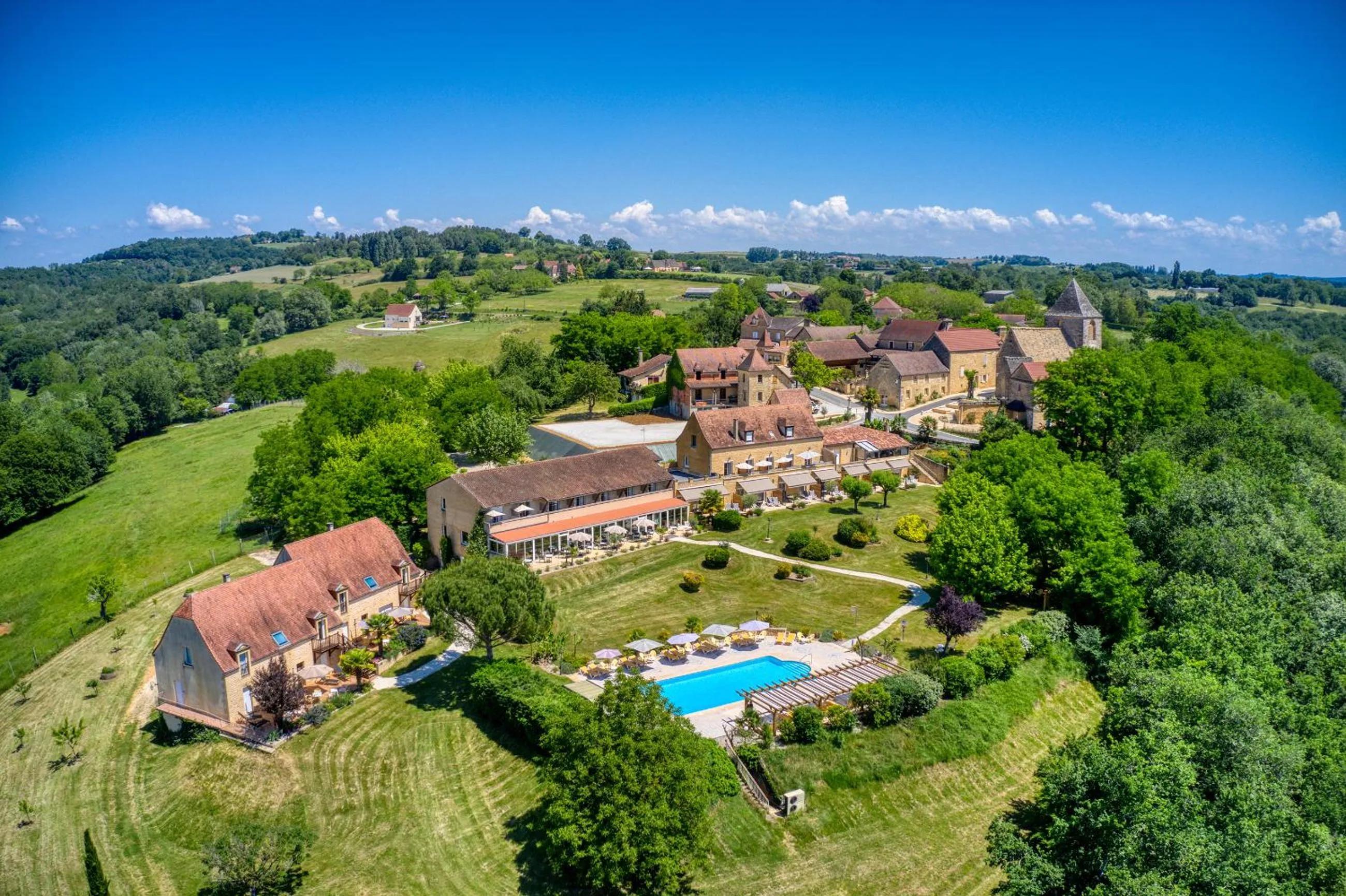 Swimming pool in Hotel Restaurant Laborderie