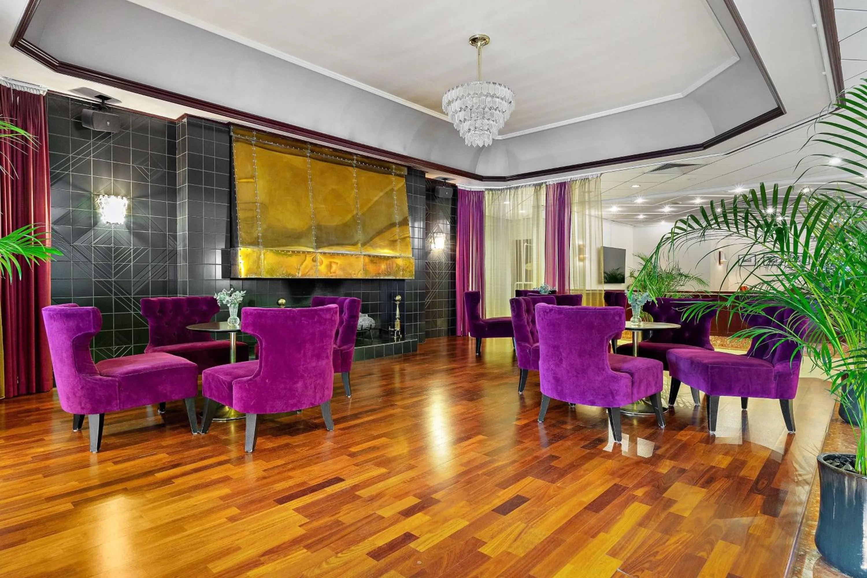 Lobby or reception in Best Western Royal Star