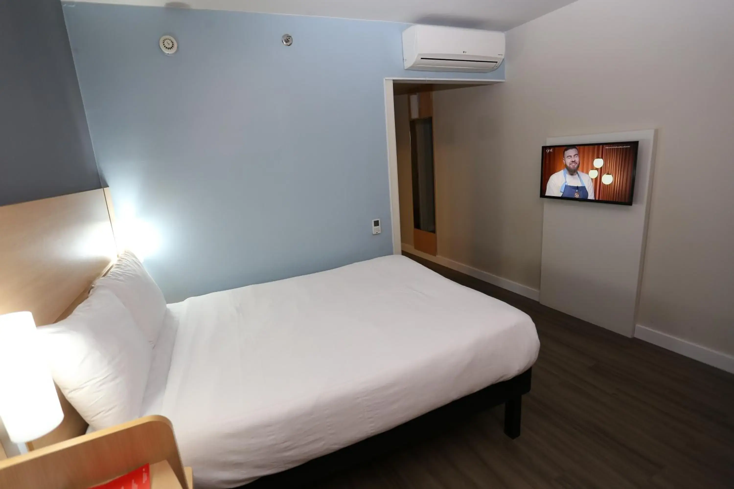 air conditioner, Bed in ibis Copacabana Posto 5 air conditioner, Bed in ibis Copacabana Posto 5