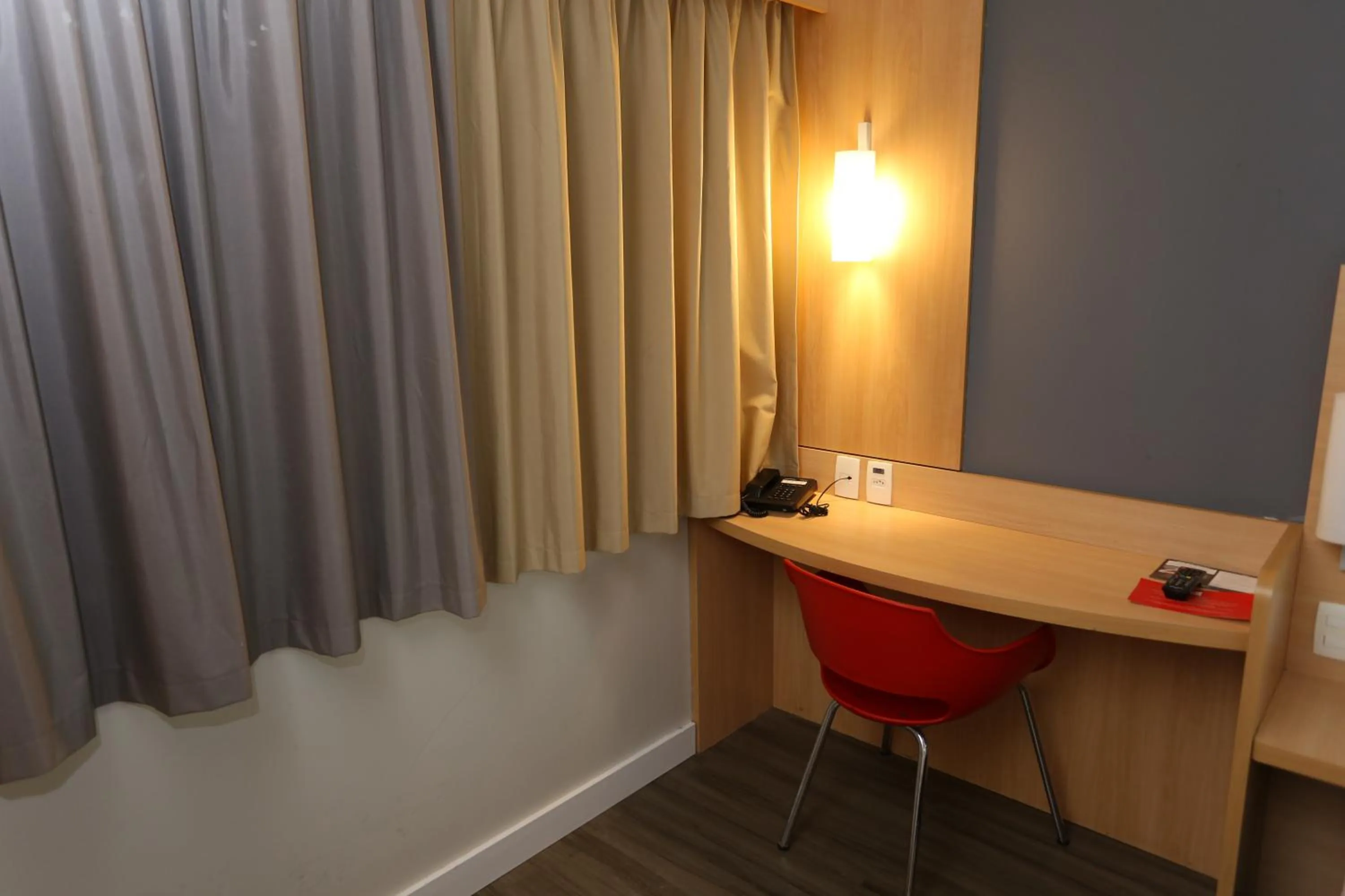 Dining area in ibis Copacabana Posto 5