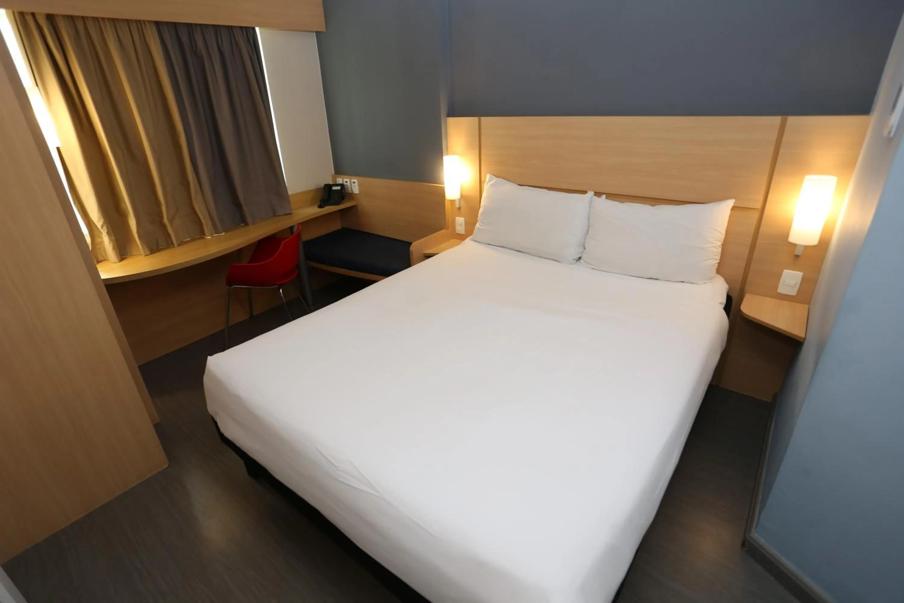 Property building, Bed in ibis Copacabana Posto 5