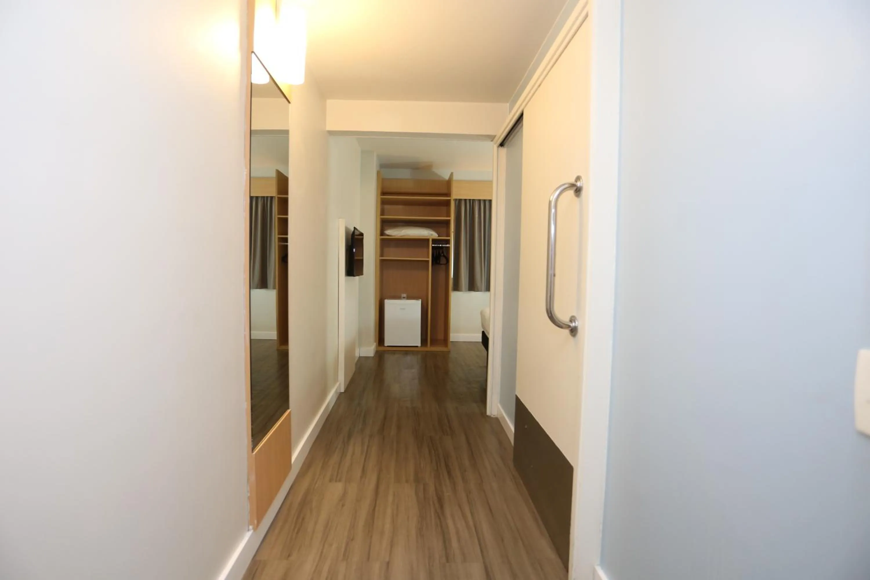 Photo of the whole room in ibis Copacabana Posto 5