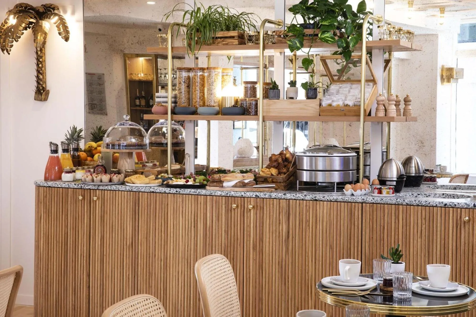 Buffet breakfast in Hôtel Gramont