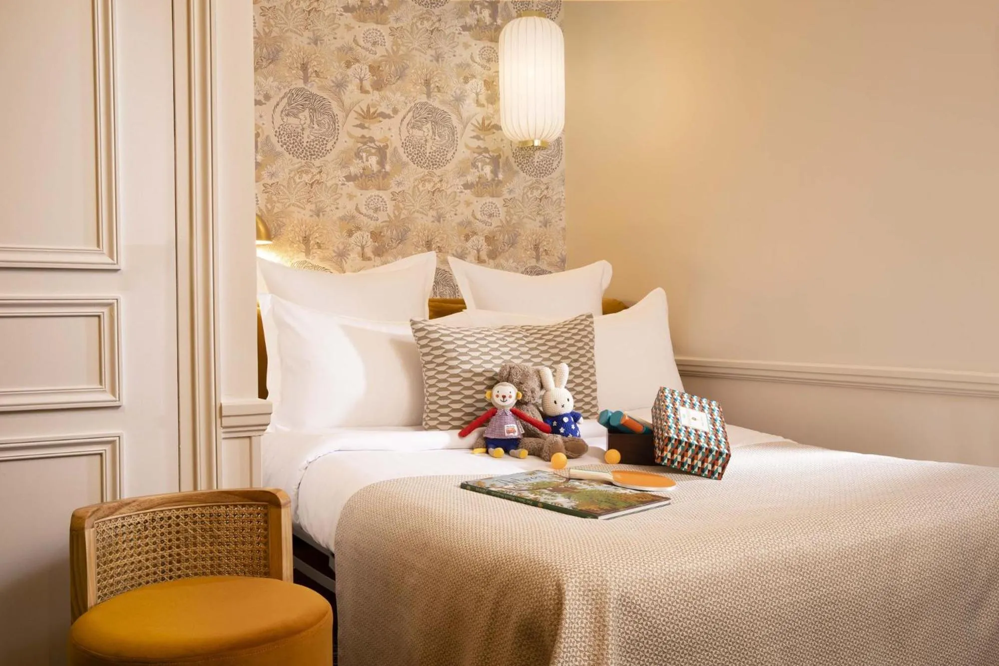 Bedroom, Bed in Hôtel Gramont