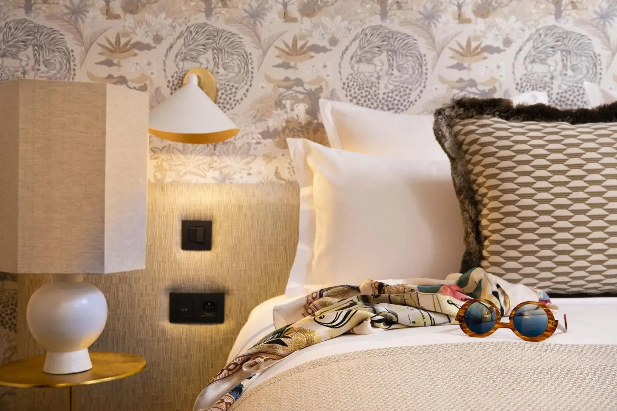 Bed in Hôtel Gramont Bed in Hôtel Gramont