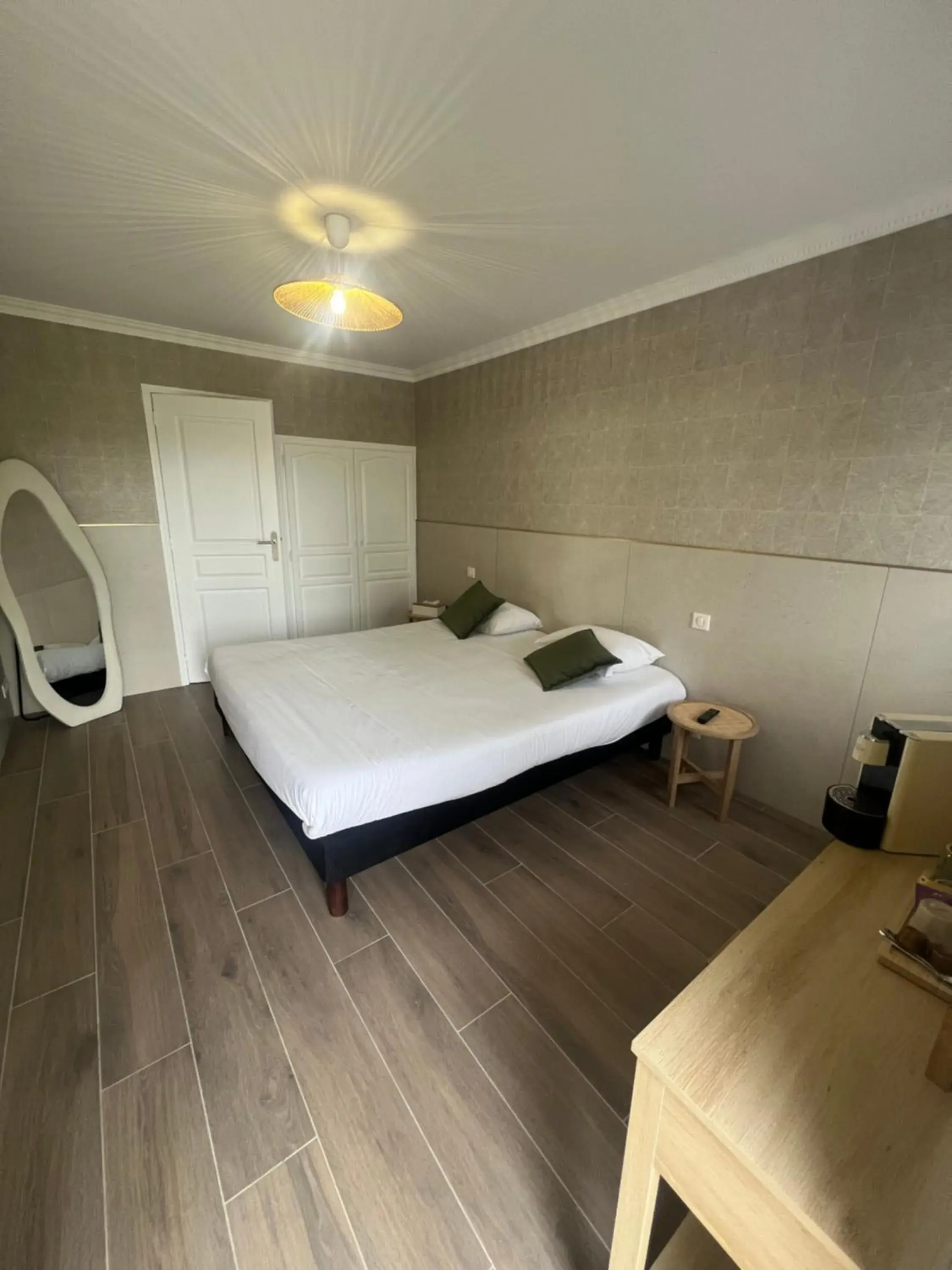 Bed in Manoir de Moëllien, The Originals Relais Bed in Manoir de Moëllien, The Originals Relais