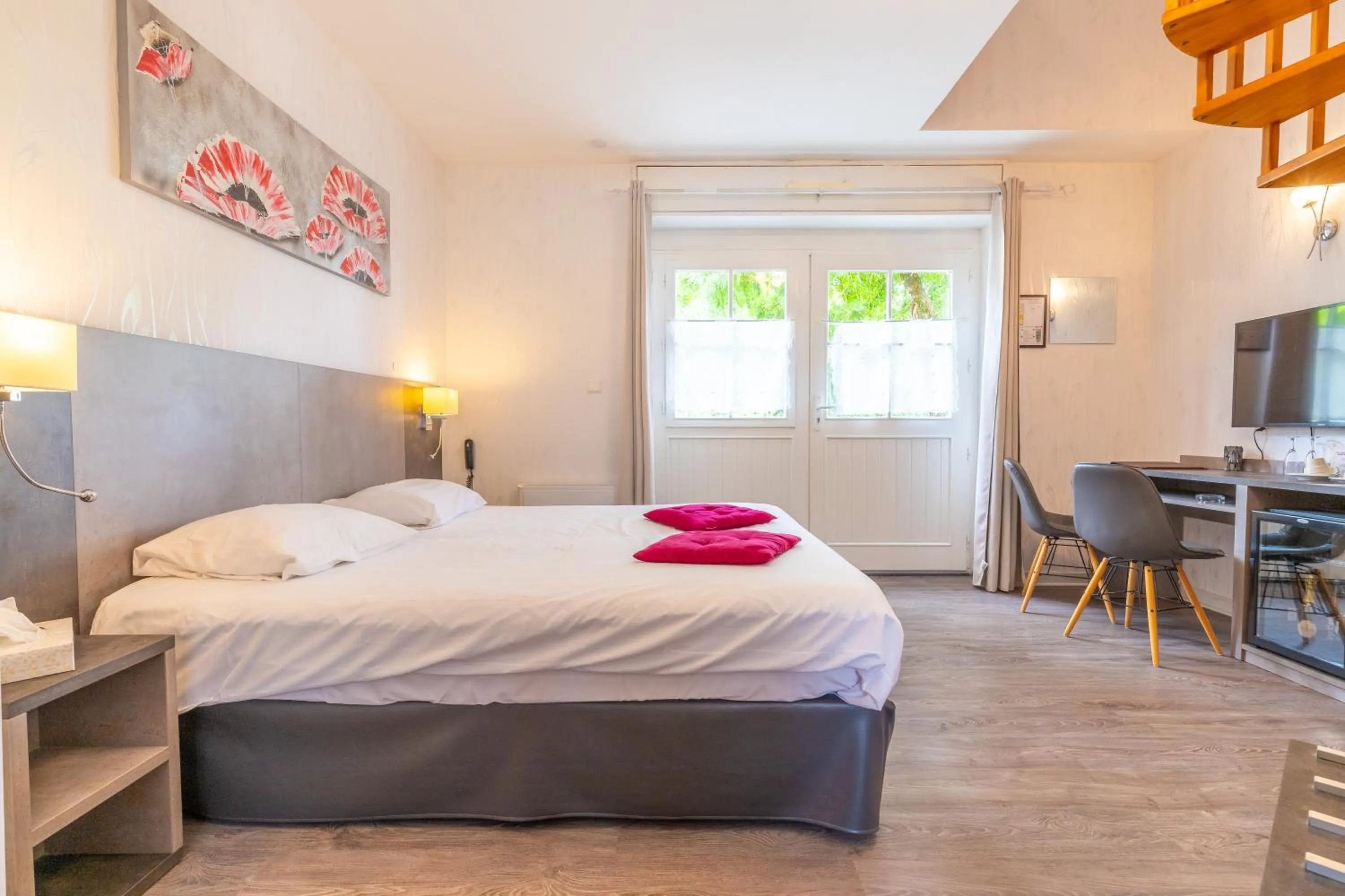 Bed in Manoir de Moëllien, The Originals Relais