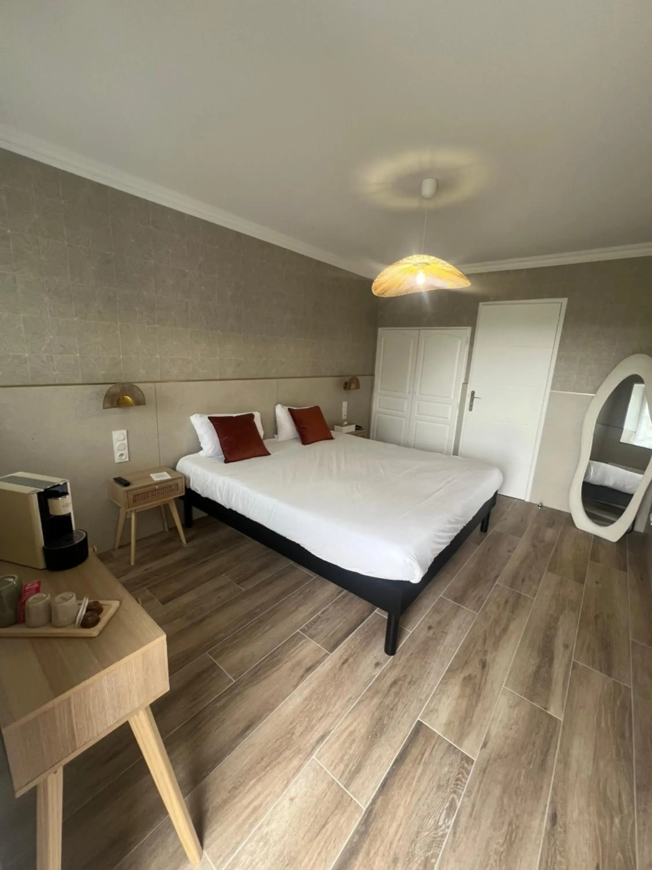 Bed in Manoir de Moëllien, The Originals Relais Bed in Manoir de Moëllien, The Originals Relais