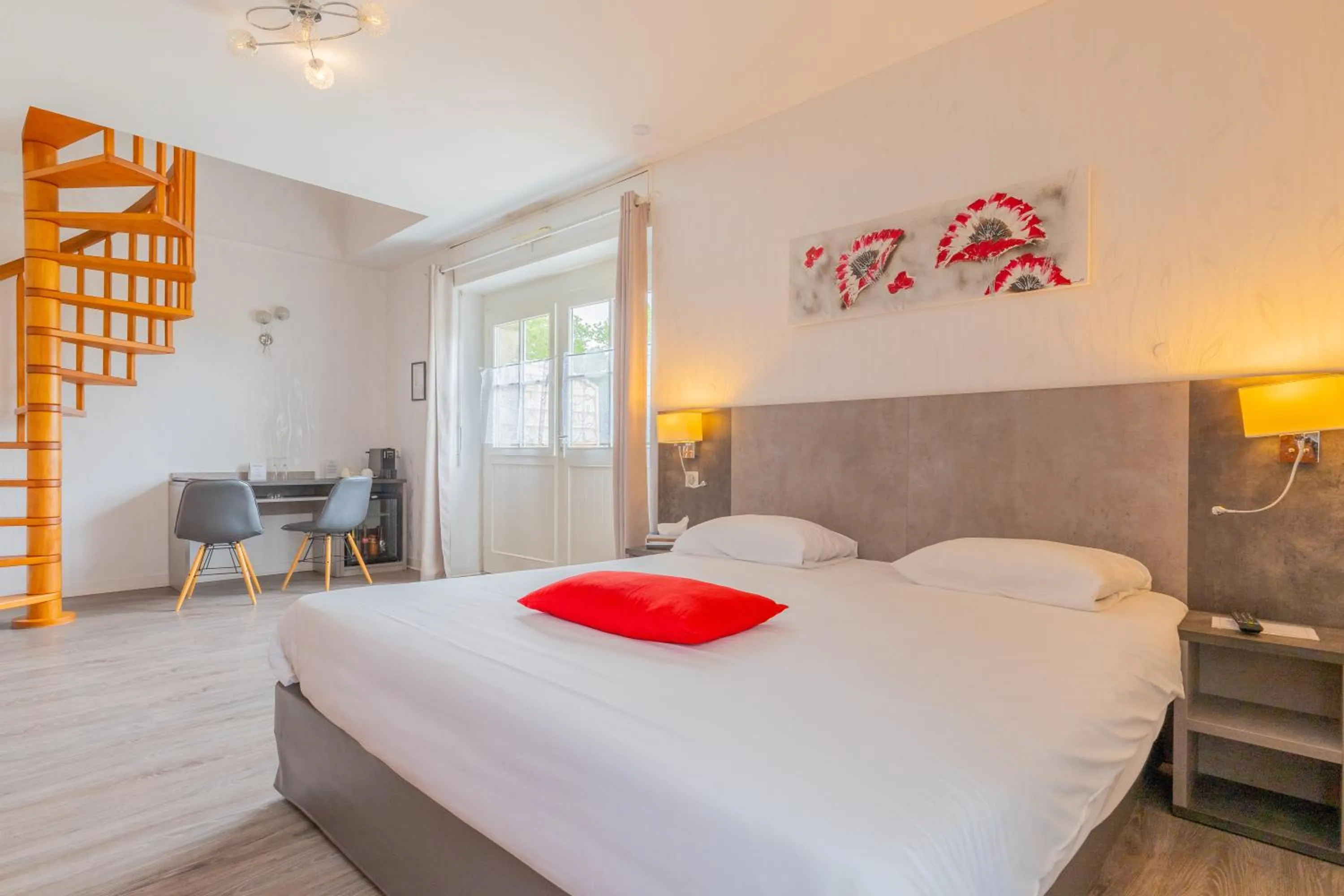 Bed in Manoir de Moëllien, The Originals Relais