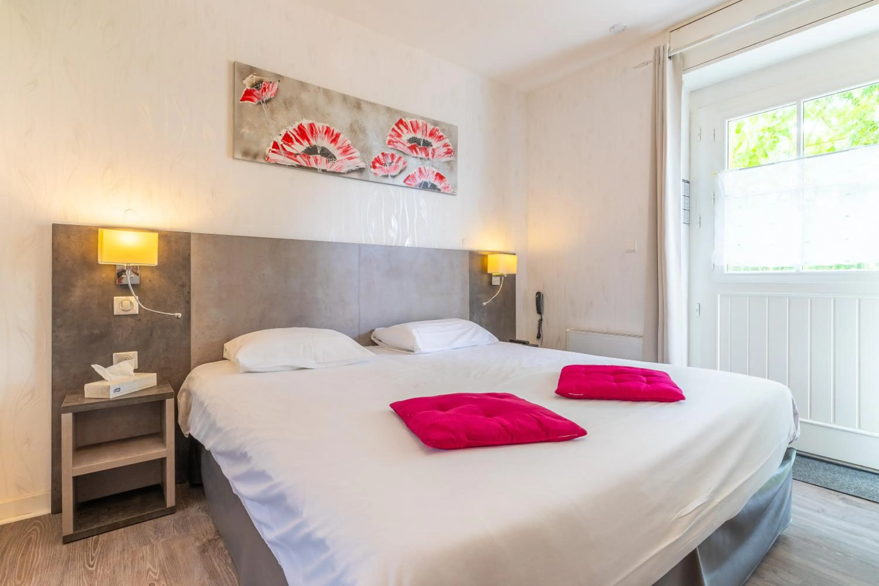 Bed in Manoir de Moëllien, The Originals Relais