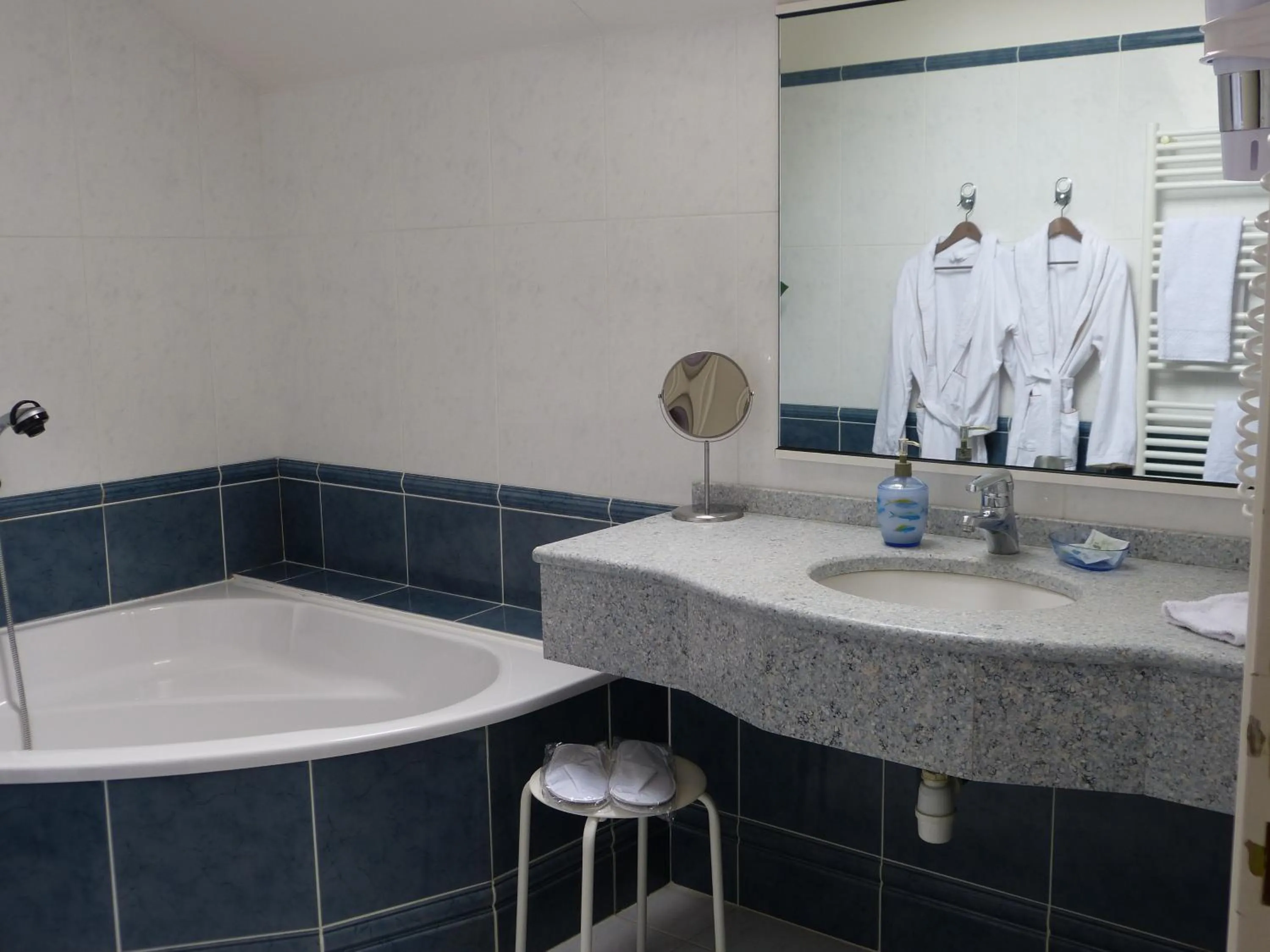 Bathroom in L'Aubinière Hôtel Restaurant & Spa
