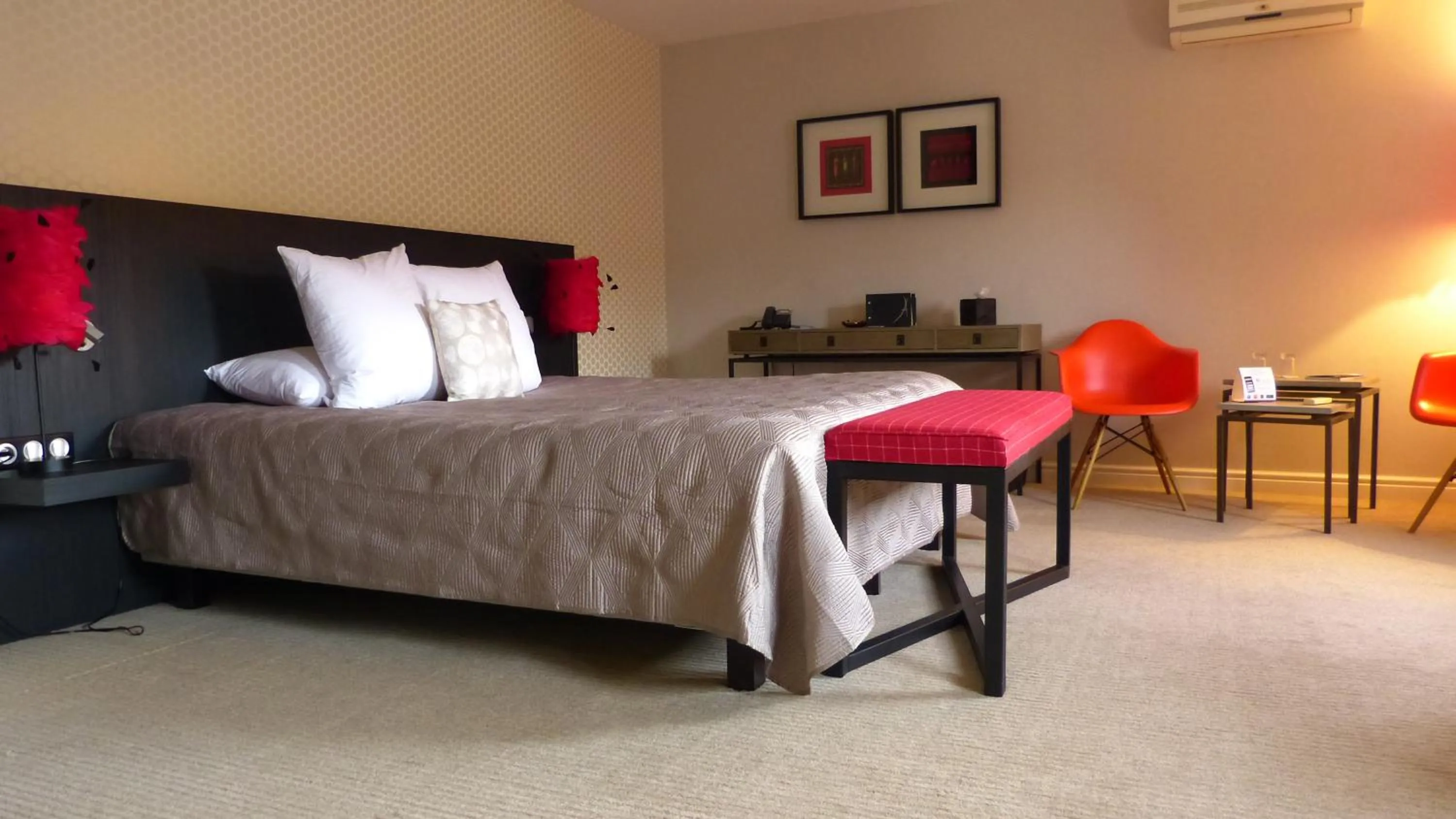 Bed in L'Aubinière Hôtel Restaurant & Spa