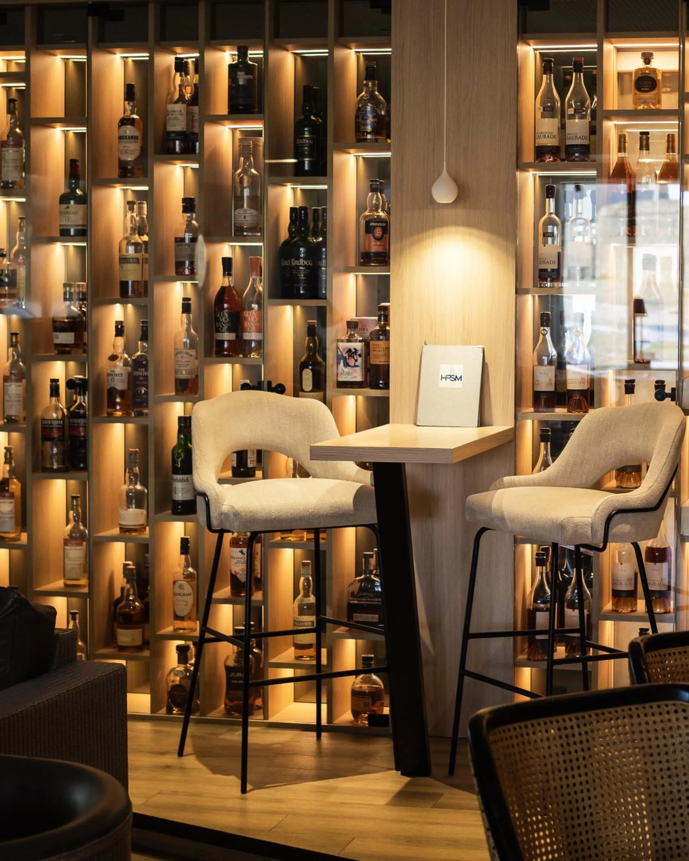 Lounge or bar in Hostellerie de la Pointe Saint-Mathieu - SPA & Restaurant