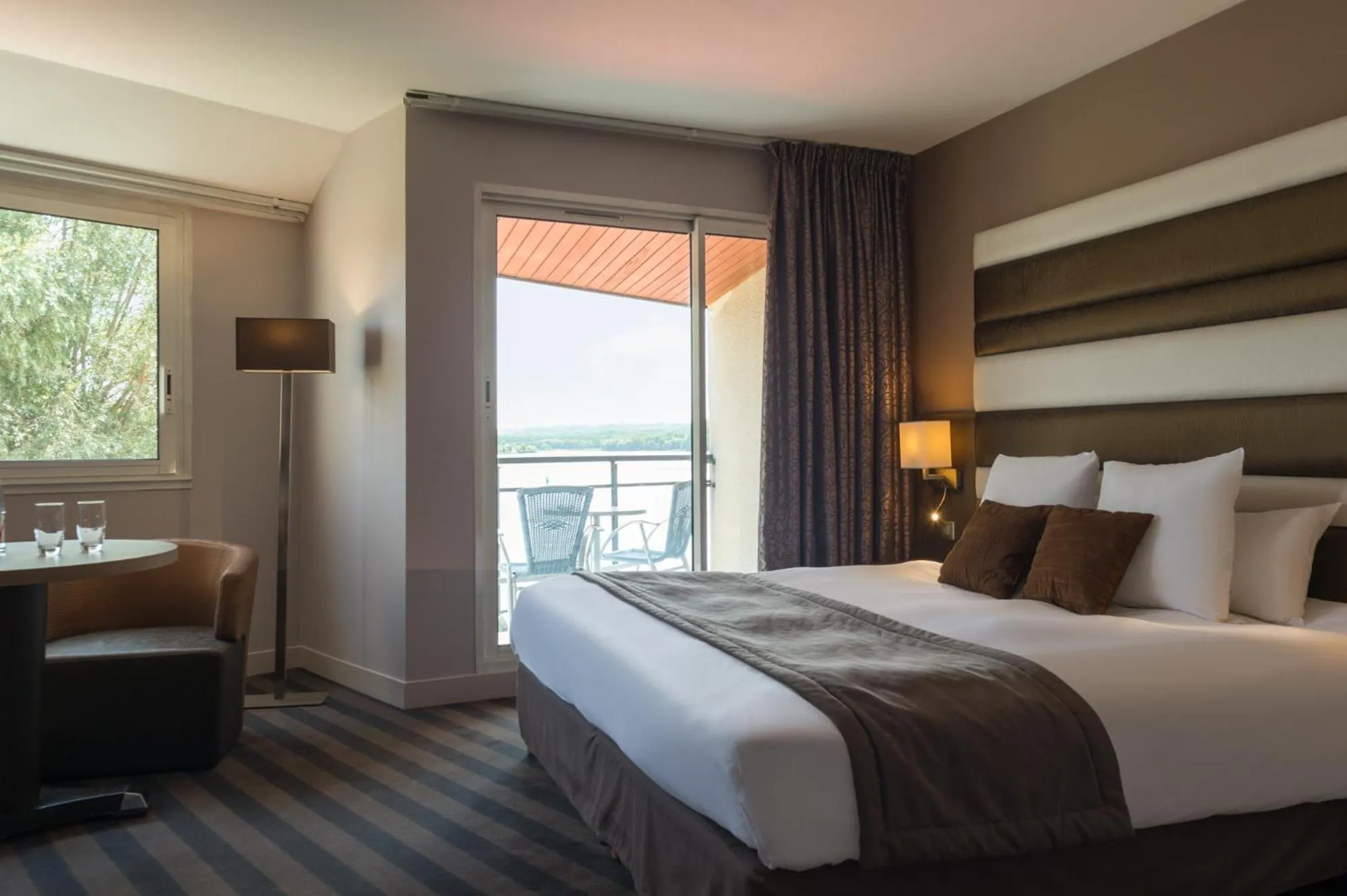 Bedroom, Bed in Hôtel du Golf de l'Ailette, The Originals Relais