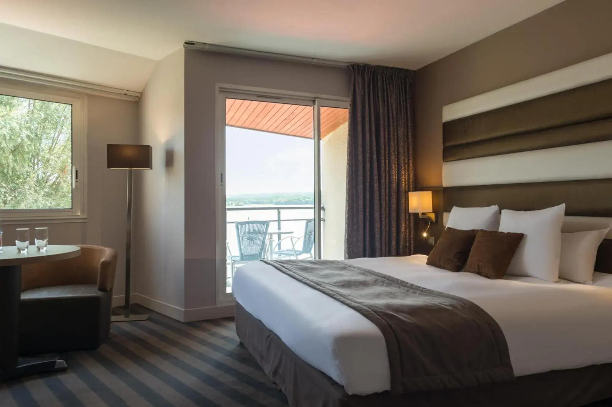 Elegance Room - Lake View in Hôtel du Golf de l'Ailette, The Originals Relais Elegance Room - Lake View in Hôtel du Golf de l'Ailette, The Originals Relais