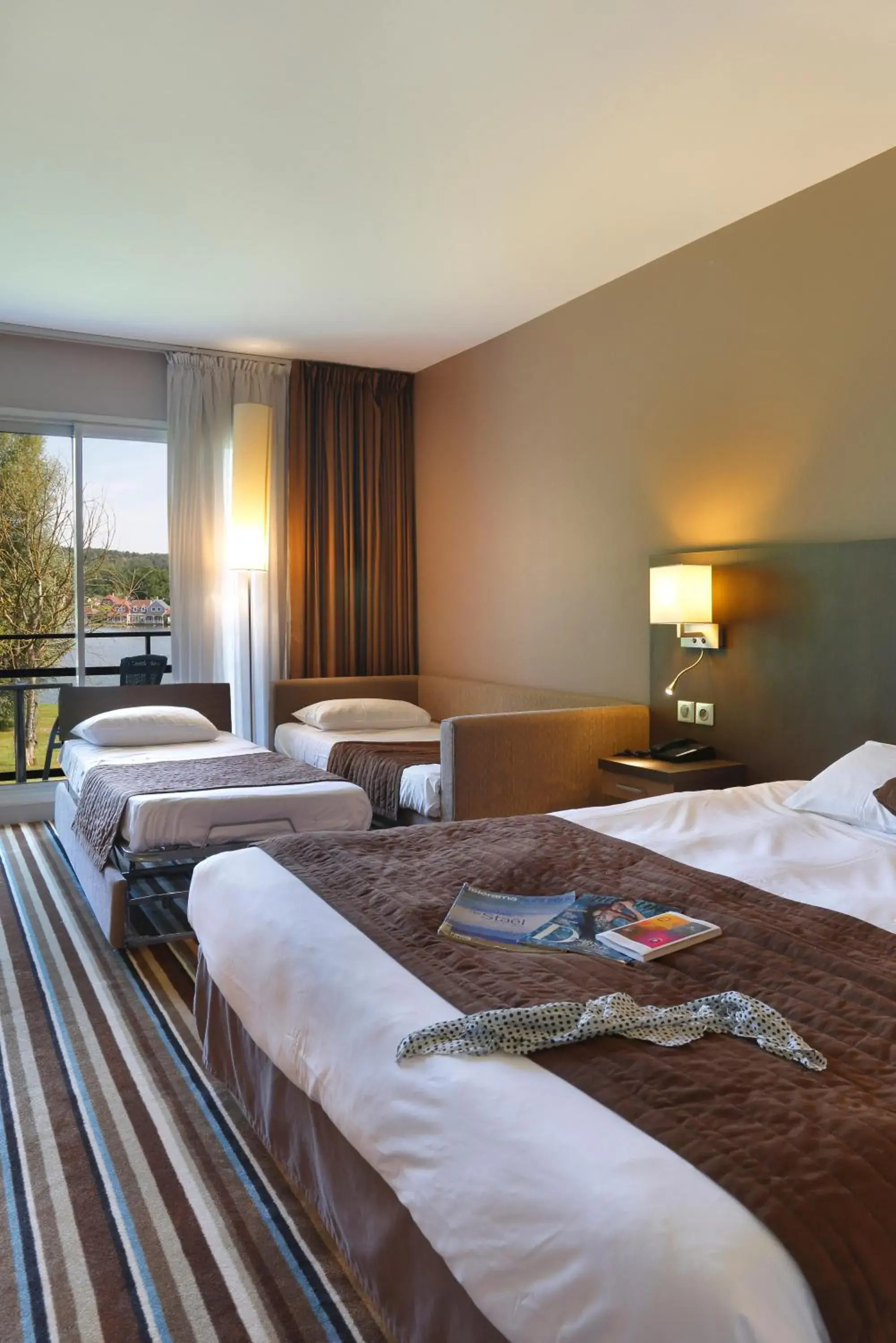 Bedroom, Bed in Hôtel du Golf de l'Ailette, The Originals Relais Bedroom, Bed in Hôtel du Golf de l'Ailette, The Originals Relais