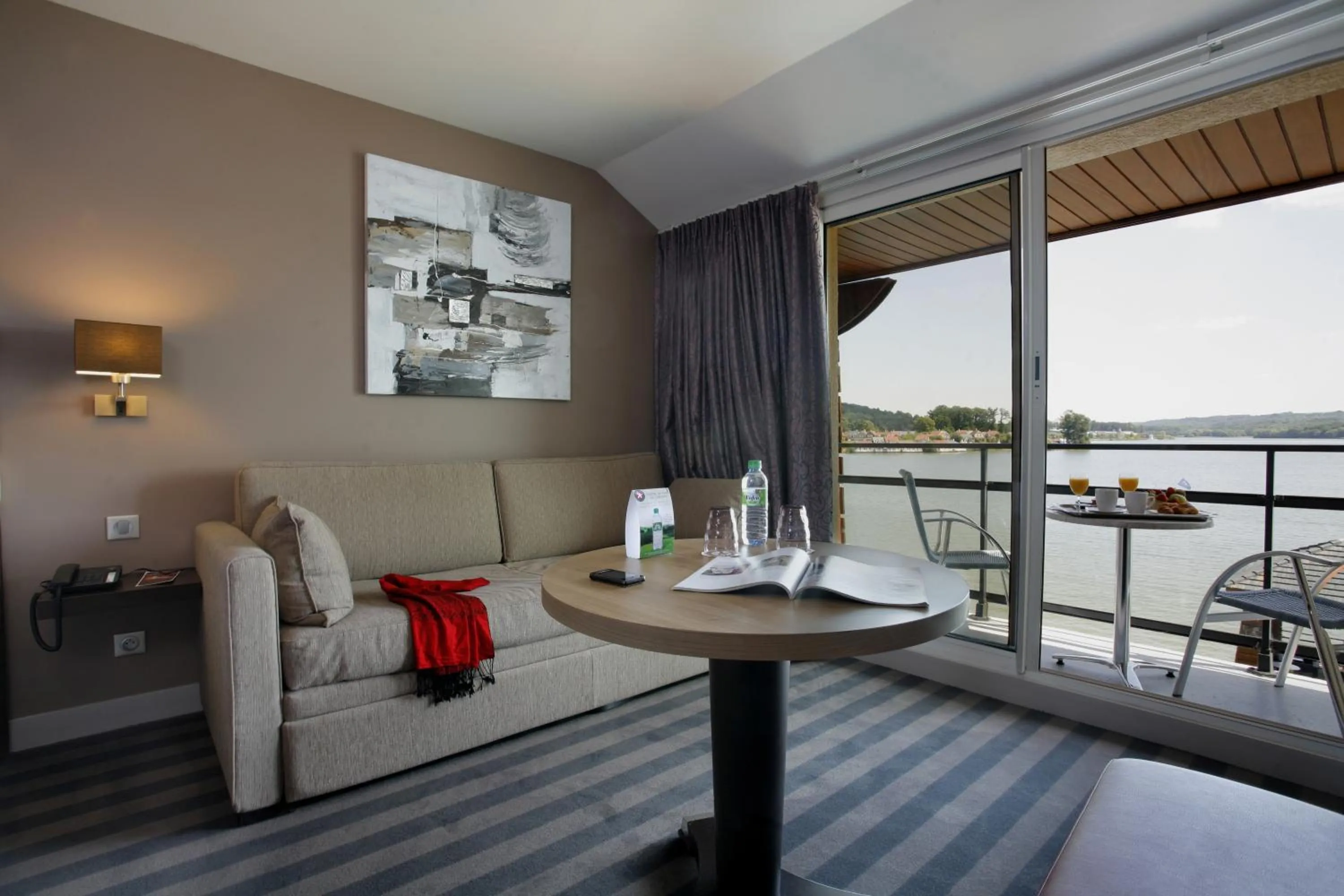 Bedroom in Hôtel du Golf de l'Ailette, The Originals Relais