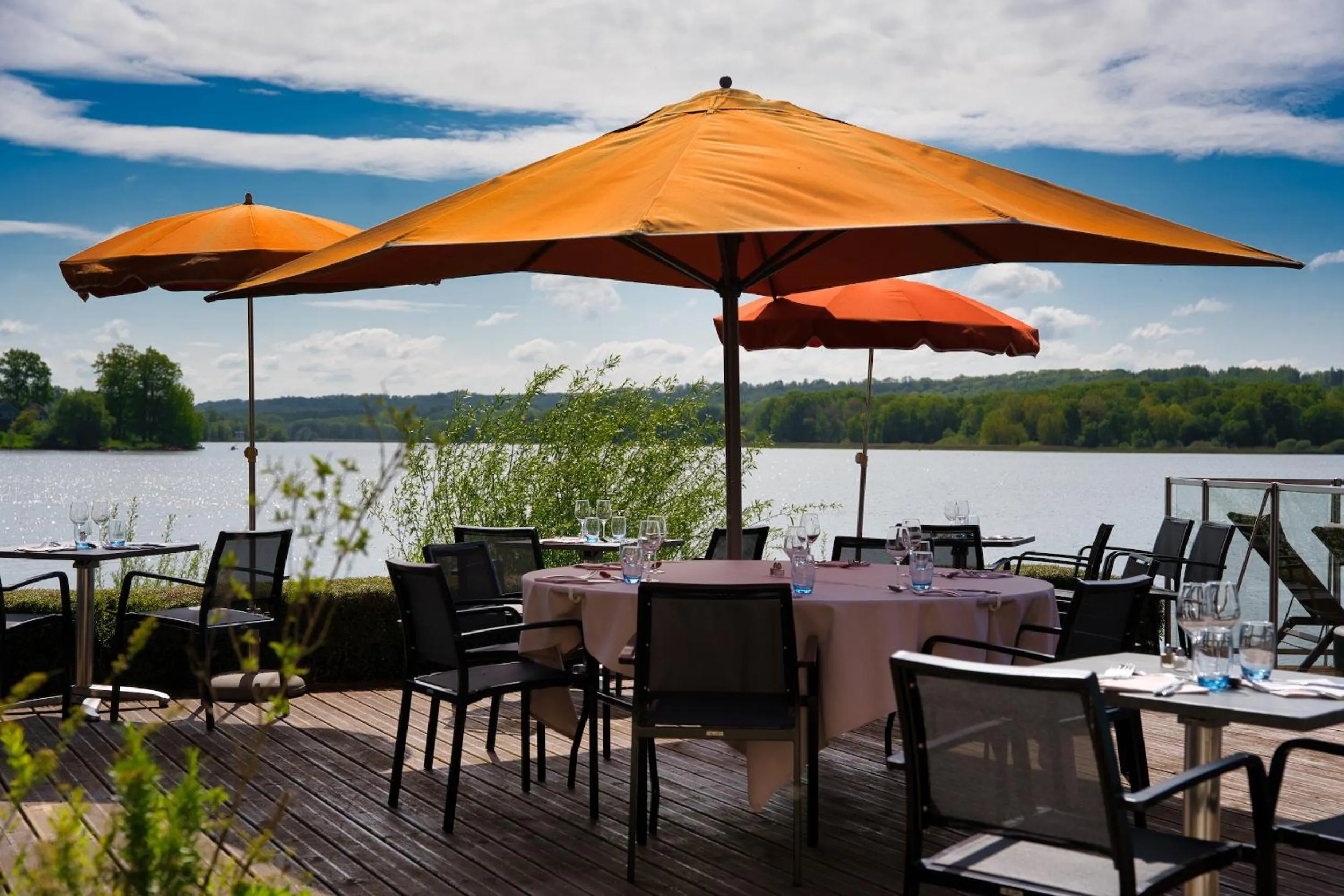 Patio in Hôtel du Golf de l'Ailette, The Originals Relais